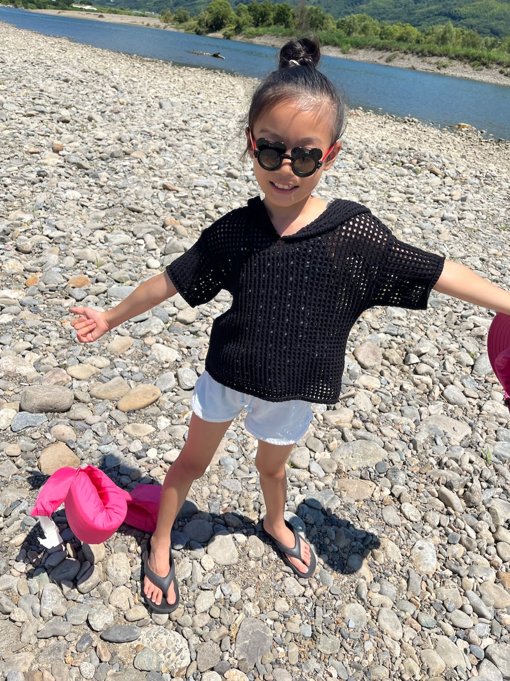 「夏コーデ、休日スタイル、水着コーデ、パイル地、ショーパン、ビーサン」｜「zozioのアイテム（水着、ブラック系）」を使った、miperoさん（キッズ・130cm）の夏コーディネートの2枚目の写真