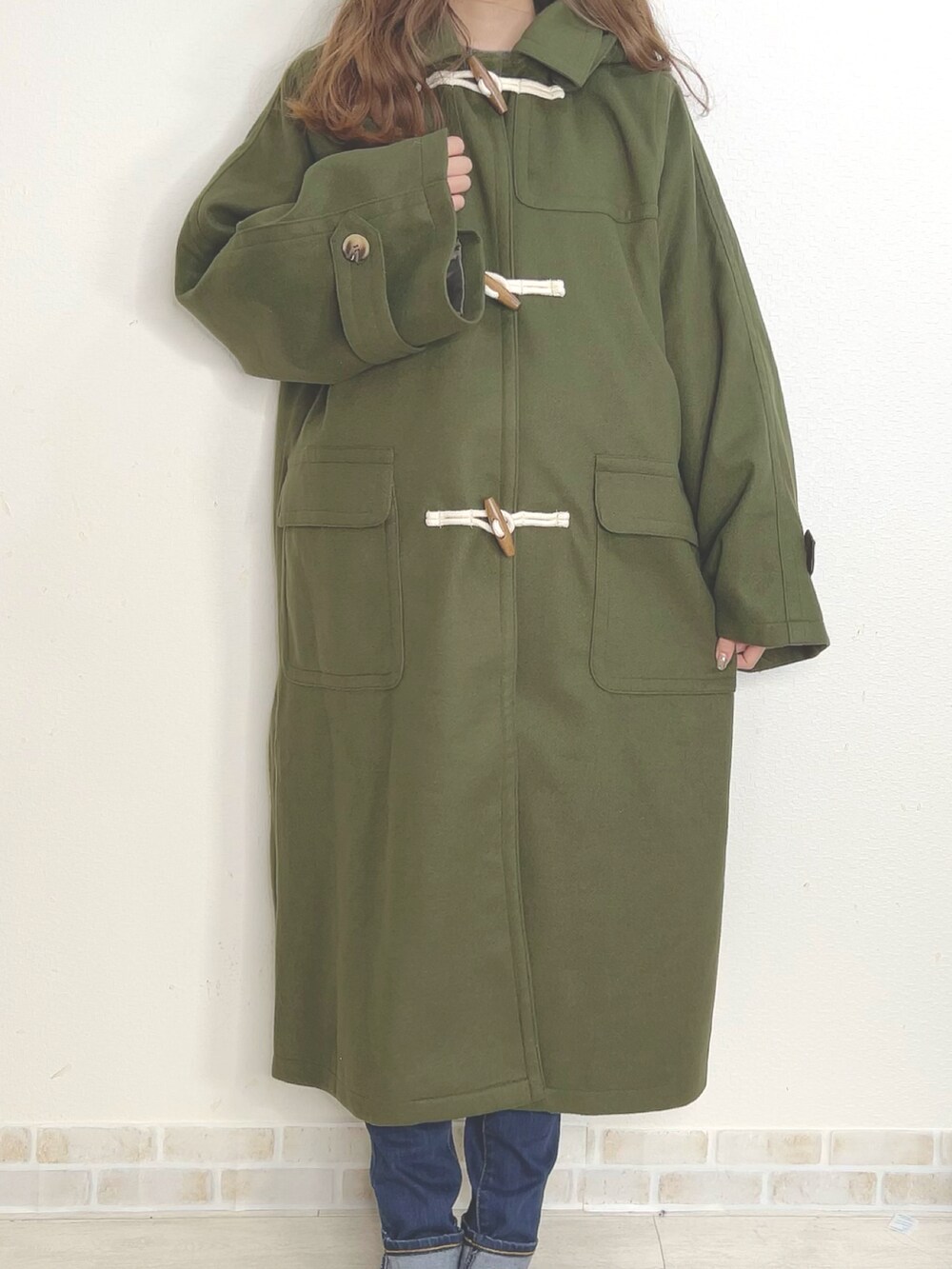 「クリスマスに着たい服、ダッフルコート、コート、カーキ、ケーブルニット、GU、スキニーデニム、スキニー、スニーカー、コンバース、キャスケット、カジュアルコーデ」｜「MERLOTの袖ボリュームダッフルコート（ダッフルコート、グリーン系）」を使った、kotori ¨̮さん（レディース・157cm）の冬コーディネートの2枚目の写真
