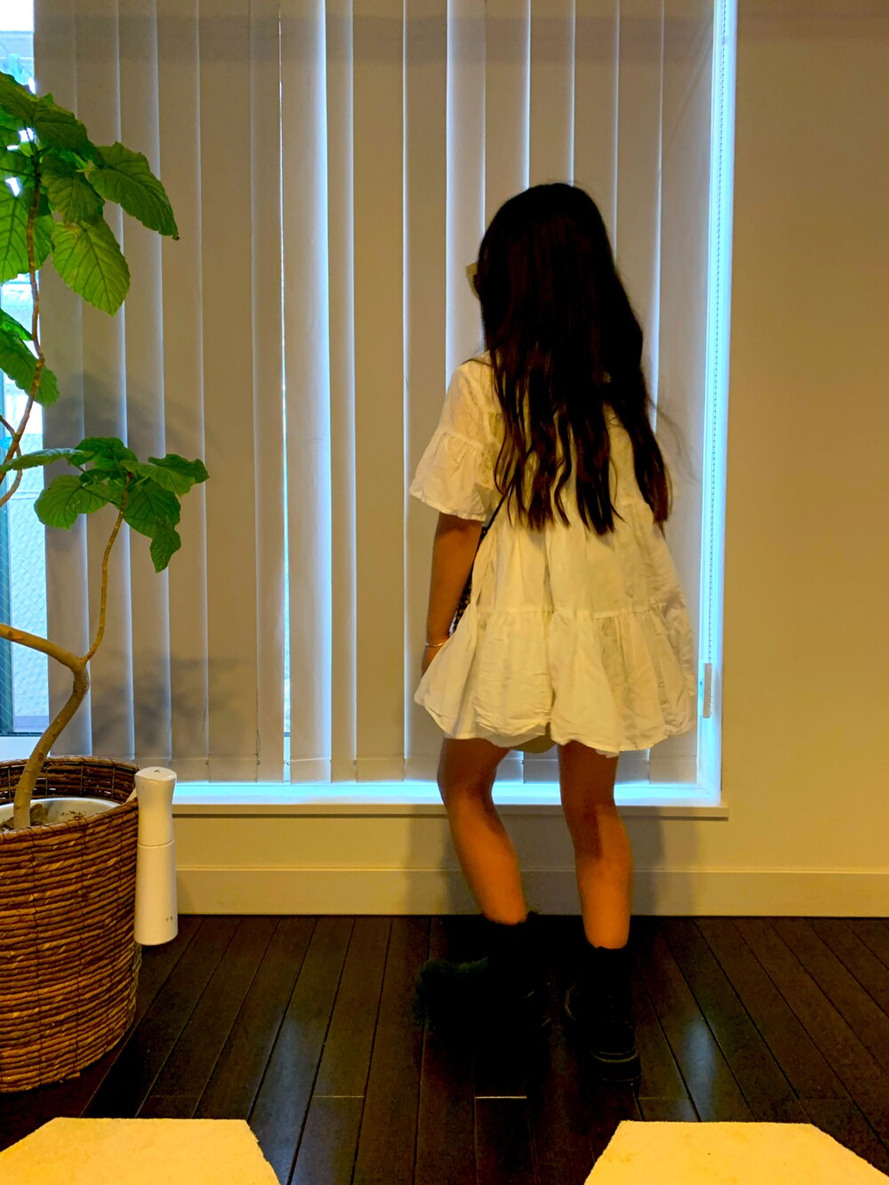 「ZARA KIDS、夏のブーツ、フリフリは嫌い、仕方なく、ワンピース、躍動感」｜「BRANSHESのアイテム（ワンピース、ホワイト系）」を使った、ももちゃんさん（キッズ・130cm）の夏コーディネートの2枚目の写真