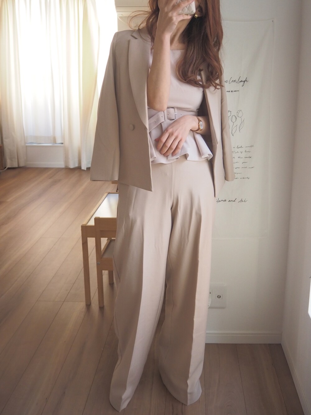 「お洒落さんとつながりたい、スーツスタイル、セットアップ、セレモニー、オフィススタイル、セレモニーコーデ」｜「DRESS LABのベルト付きペプラムトップス＆ジャケット＆ワイドパンツ フォーマルスーツセットアップ【4点セット】（スーツセット、ベージュ系）」を使った、❁ a i  ❁さん（レディース・158cm）の冬コーディネートの4枚目の写真