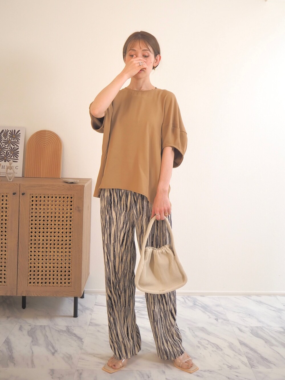 「a:mureの袖パフトップス（Tシャツ/カットソー、ベージュ系）」を使った、❁ a i  ❁さん（レディース・158cm）の春コーディネートの2枚目の写真