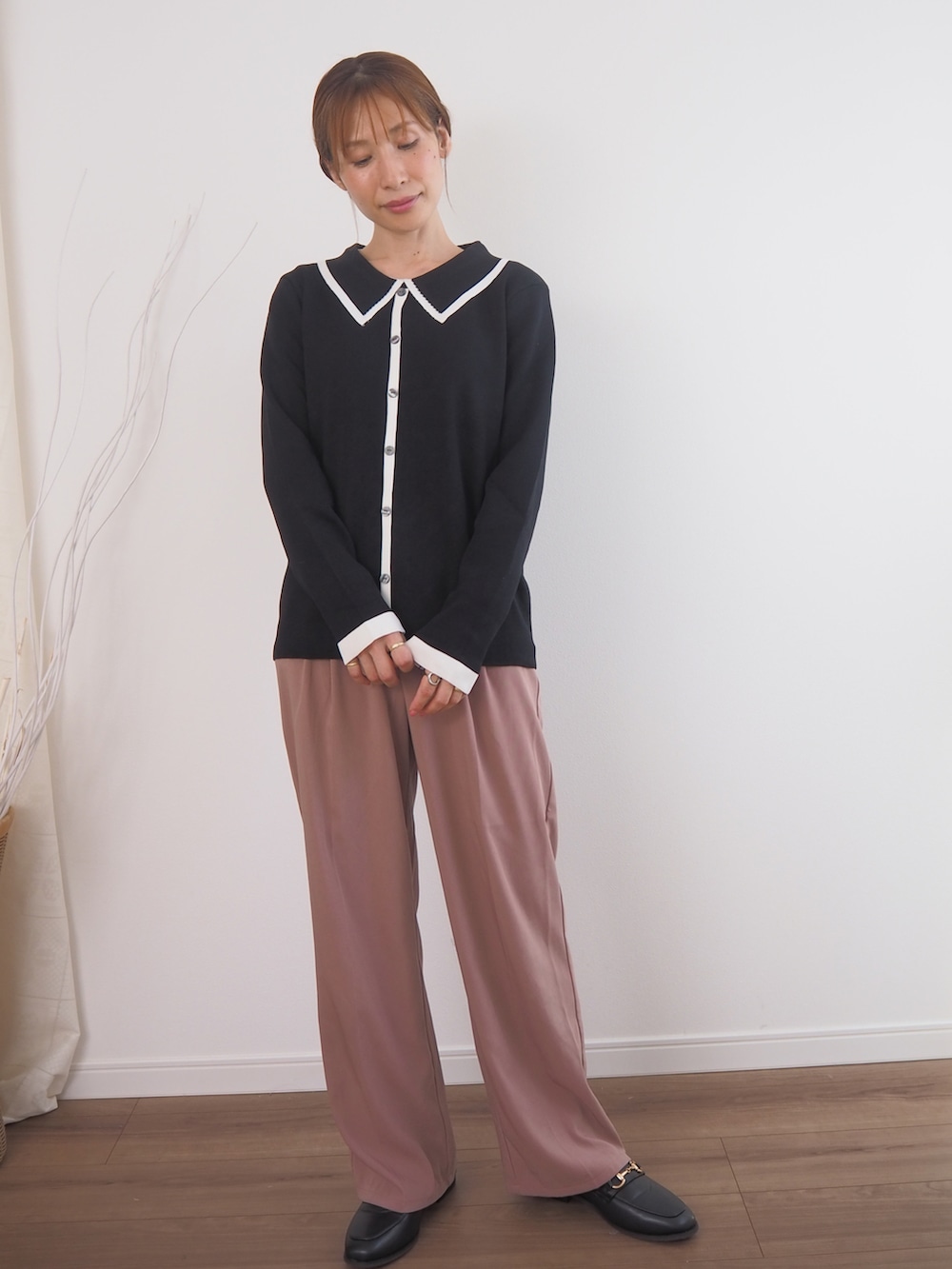 「お出かけコーデ、オトナ女子、シンプル、秋服準備はじめました、大人かわいい」｜「deux amourのバインダー配色使い襟付きニット（その他トップス、ブラック系）」を使った、❁ a i  ❁さん（レディース・158cm）の秋コーディネートの3枚目の写真
