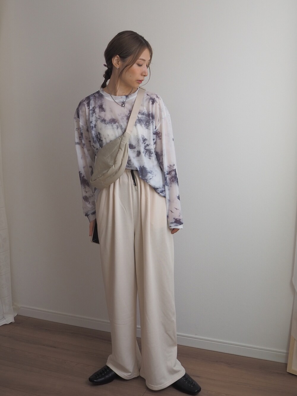 「休日コーデ、カジュアルコーデ、ラクチンコーデ」｜「deux amourのシアー柄長袖トップス（その他トップス、グレー系）」を使った、❁ a i  ❁さん（レディース・158cm）の春コーディネートの3枚目の写真