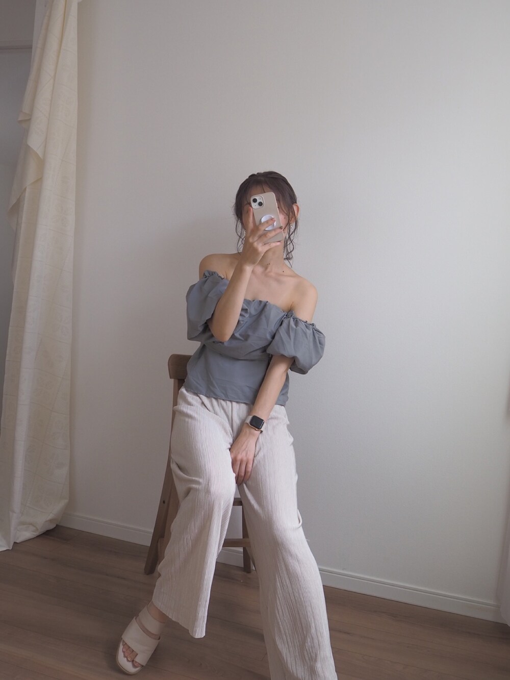 「シンプルスタイル、オトナ女子、オトナカワイイ」｜「deux amourのオフショルクロップドフレアブラウス（シャツ/ブラウス、グレー系）」を使った、❁ a i  ❁さん（レディース・158cm）の夏コーディネートの3枚目の写真
