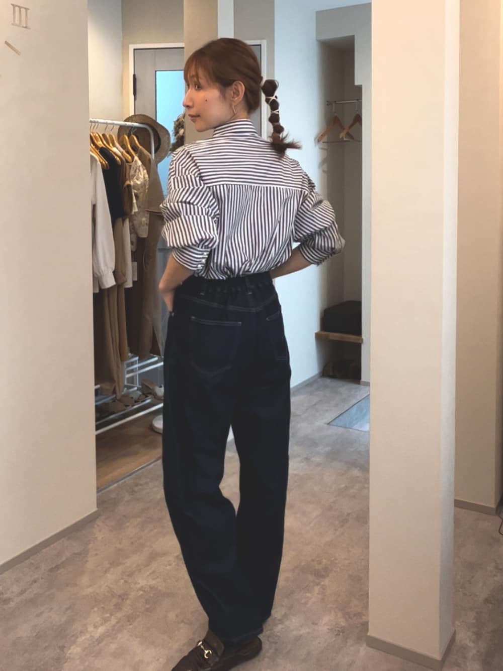 「シンプルスタイル、楽チンコーデ、オトナ女子」｜「floristの【2way】バッグインバッグ付き編み込みショルダートートバッグ（ハンドバッグ、ベージュ系）」を使った、❁ a i  ❁さん（レディース・158cm）の夏コーディネートの3枚目の写真