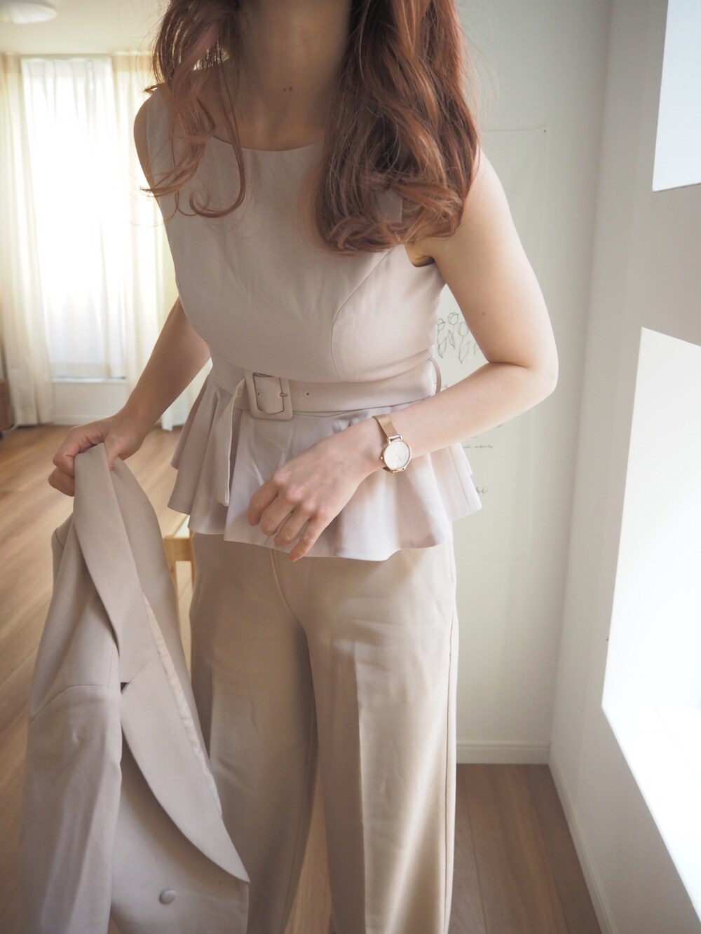 「お洒落さんとつながりたい、スーツスタイル、セットアップ、セレモニー、オフィススタイル、セレモニーコーデ」｜「DRESS LABのベルト付きペプラムトップス＆ジャケット＆ワイドパンツ フォーマルスーツセットアップ【4点セット】（スーツセット、ベージュ系）」を使った、❁ a i  ❁さん（レディース・158cm）の冬コーディネートの3枚目の写真