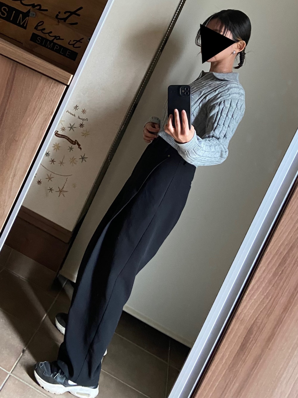 「冬コーデ、オトナ女子、大人かわいい、きれいめカジュアル、スニーカーコーデ、カーディガン、ニットコーデ、シンプル、着回しコーデ、低身長女子、タックパンツ、ダブルジップ、襟付きトップス」｜「しまむらのアイテム（カーディガン/ボレロ、グレー系）」を使った、ゆんさん（レディース・153cm）の冬コーディネートの2枚目の写真