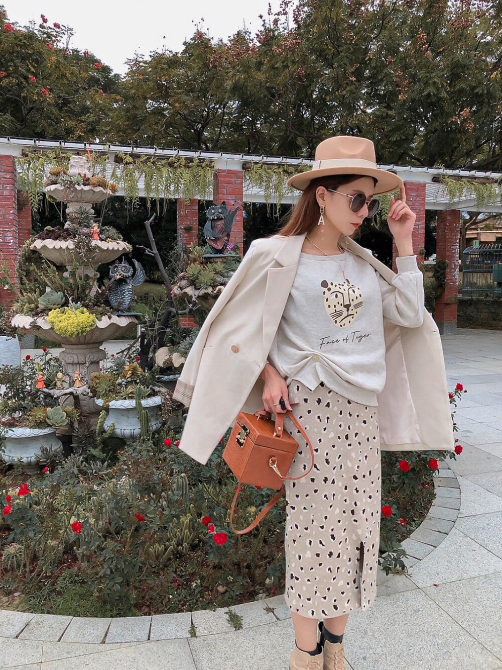 「STYLE、Taiwan、fashion、ootd、WOMEN、TAIPEI、oldskool、2021AW、韓系、西裝外套」｜「MIN HU’sのアイテム（スーツジャケット、ホワイト系）」を使った、MIN HU’sさん（レディース・162cm）の秋コーディネートの3枚目の写真