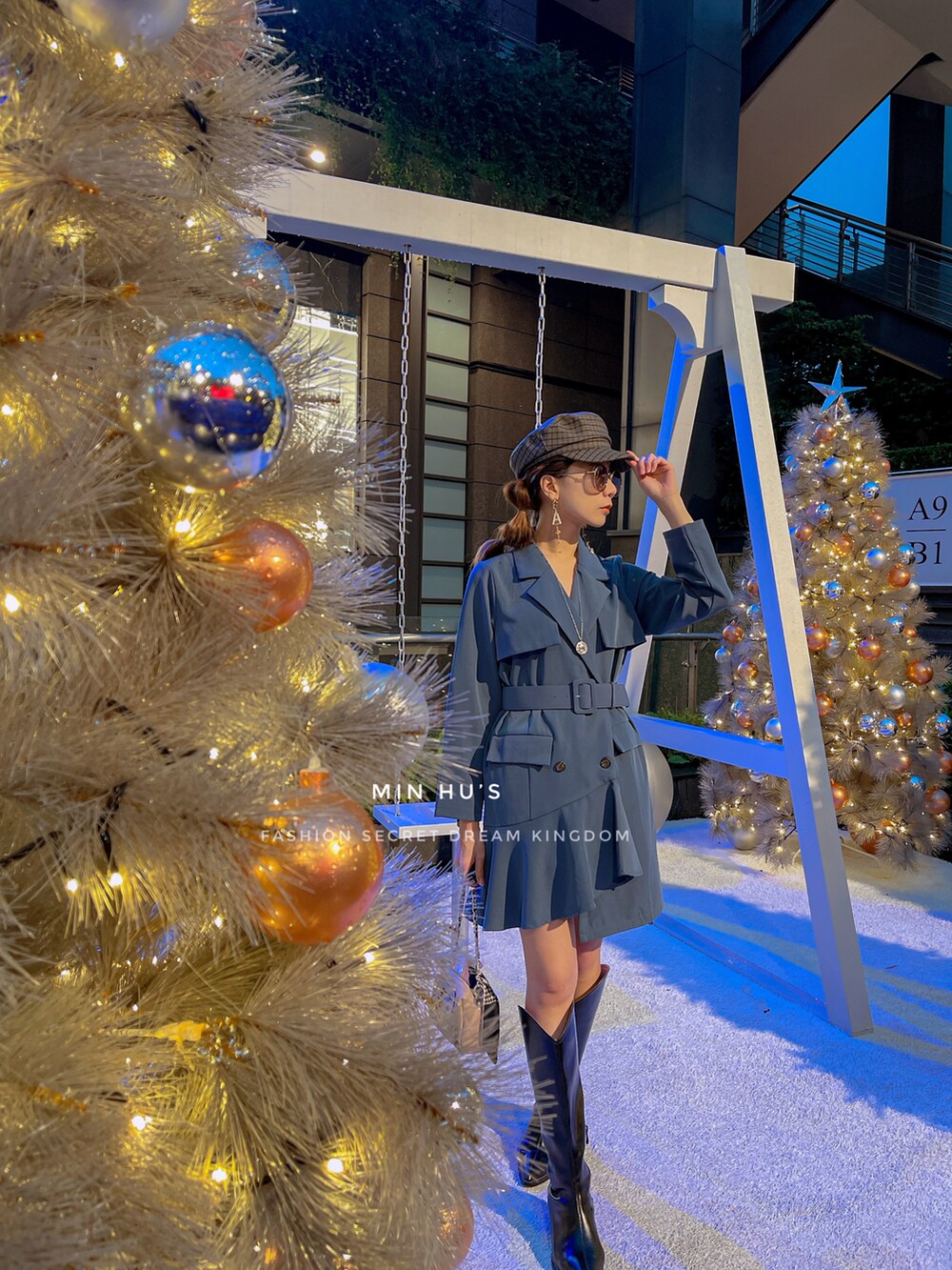 「ootd、dress、OL、WOMEN、fashion、TAIPEI、韓系、2021AW、洋裝、WEARBOOKエントリー、WEAR、Taiwan、girl」｜「min hu’sのアイテム（ワンピース、ブルー系）」を使った、MIN HU’sさん（レディース・162cm）の冬コーディネートの3枚目の写真