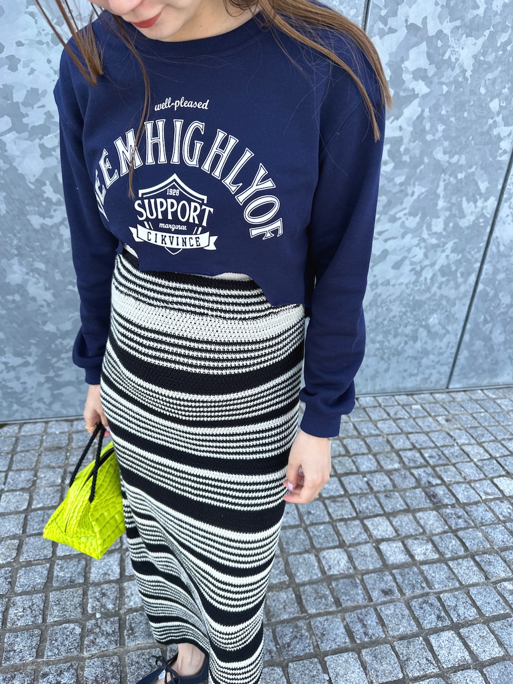 「韓国ファッション、カジュアルコーデ、春、初夏コーデ、スカートスタイル、今日のコーデ、クロップドトップス」｜「Steven Alanの＜MARYAM NASSIR ZADEH＞SUN PURSE YELLOW/バッグ（ハンドバッグ、イエロー系）」を使った、mioさん（レディース・165cm）の春コーディネートの2枚目の写真