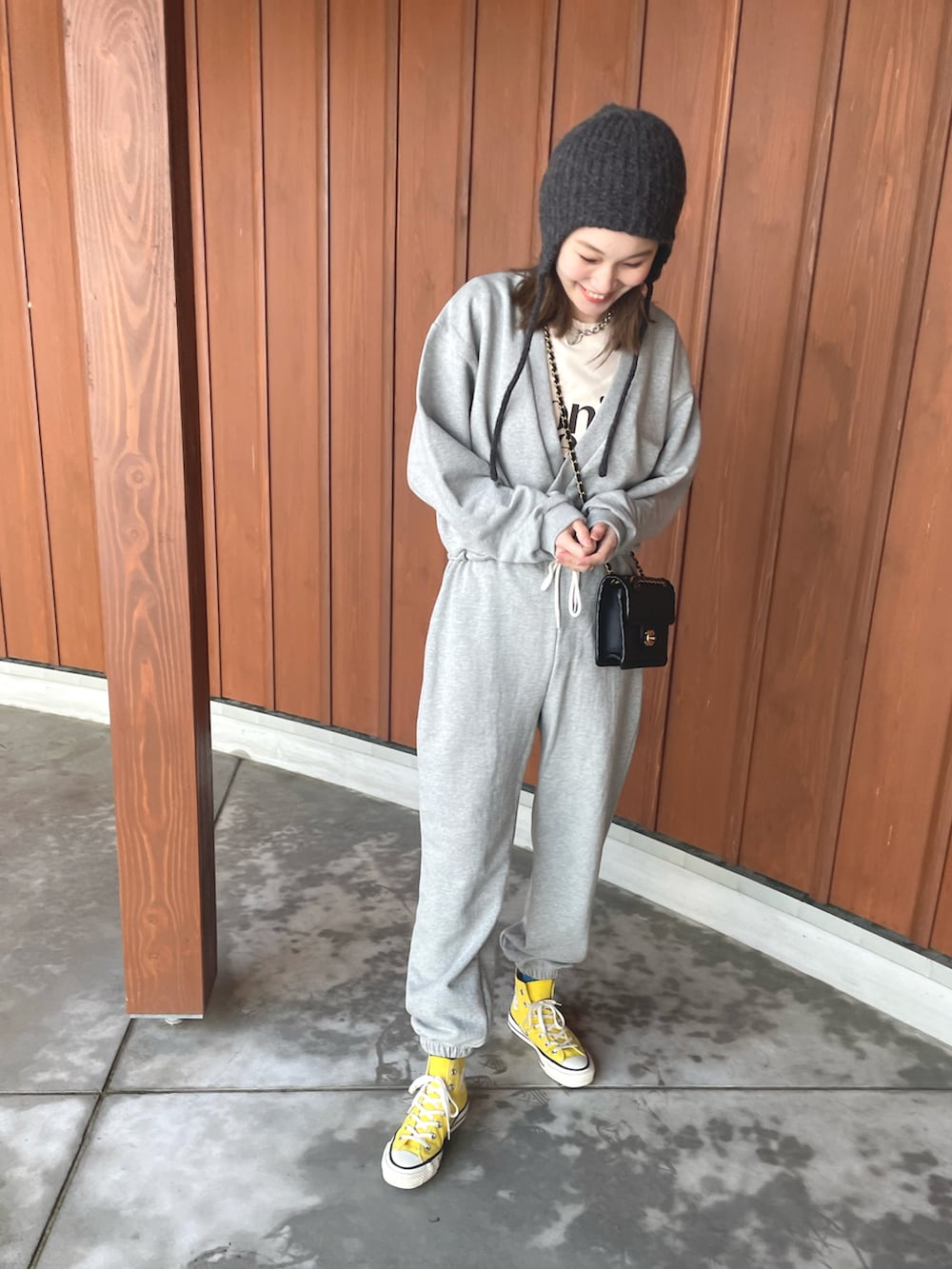 「韓国ファッション、春服、大人カジュアル、ゆるコーデ、プチプラコーデ」｜「CONVERSEの＜CONVERSE（コンバース）＞ALL STAR MADE IN JAPAN ハイカットスニーカー19SS（スニーカー、イエロー系）」を使った、mioさん（レディース・165cm）の冬コーディネートの3枚目の写真