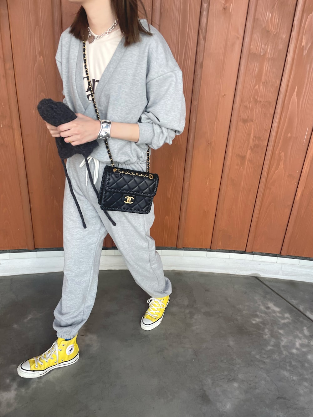 「韓国ファッション、春服、大人カジュアル、ゆるコーデ、プチプラコーデ」｜「CONVERSEの＜CONVERSE（コンバース）＞ALL STAR MADE IN JAPAN ハイカットスニーカー19SS（スニーカー、イエロー系）」を使った、mioさん（レディース・165cm）の冬コーディネートの2枚目の写真