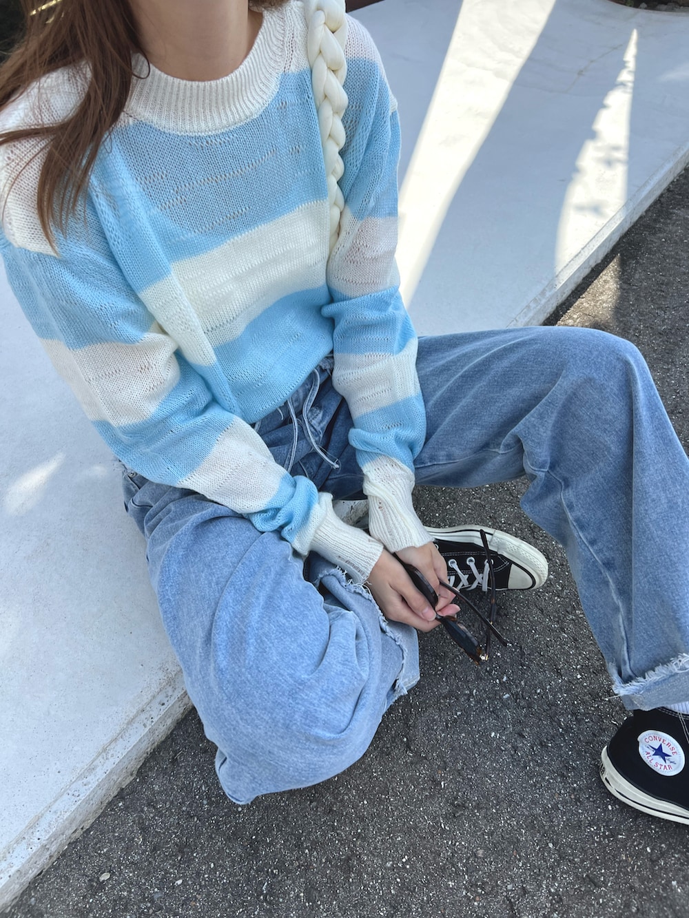 「デニム、秋冬コーデ、大人カジュアル、カジュアルコーデ、ラクチンコーデ、着回しコーデ、あったかコーデ、ハイウエスト、韓国ファッション」｜「mignonのアイテム（デニムパンツ、ブルー系）」を使った、mioさん（レディース・165cm）の秋コーディネートの3枚目の写真
