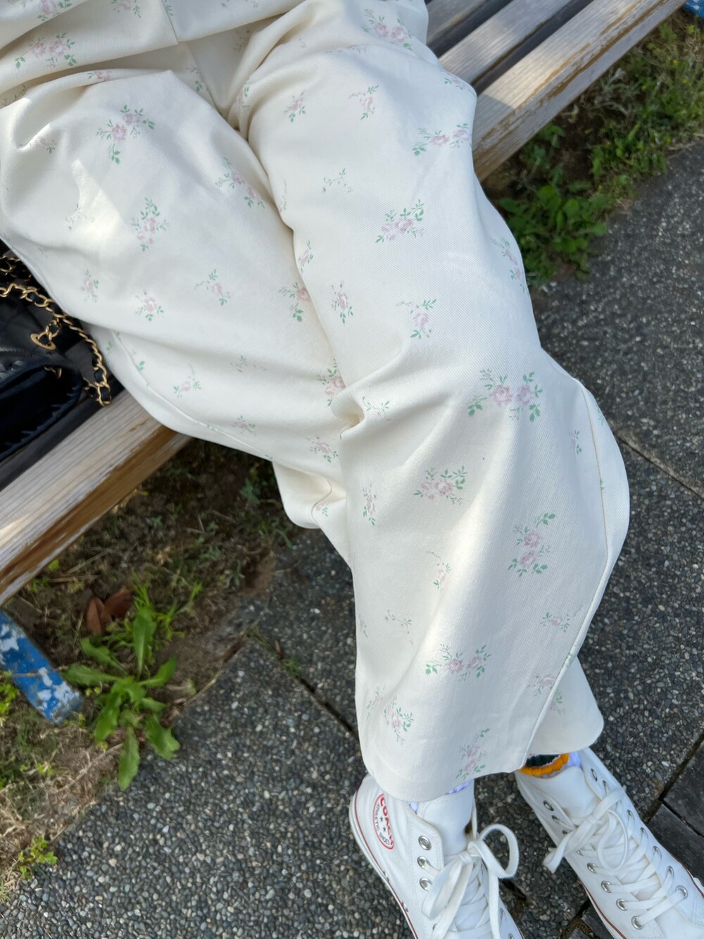 「ビッグシルエット、初夏コーデ、オトナカジュアル、シンプルコーデ、ラクチンコーデ、プチプラ」｜「mignonのアイテム（サロペット/オーバーオール、ベージュ系）」を使った、mioさん（レディース・165cm）の春コーディネートの3枚目の写真