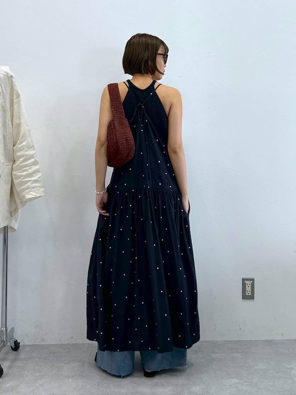 「apart by lowrys、ワンピース、高身長、ワントーン、カジュアル、テーマパーク、デート/ロマンティック、女子会、SNAP_apart by lowrys、セールミックスコーデ_apart by lowrys」｜「A part byのクロスフラットサンダル（サンダル、ブラウン系）」を使った、ａｉｋａさん（レディース・168cm）の夏コーディネートの3枚目の写真