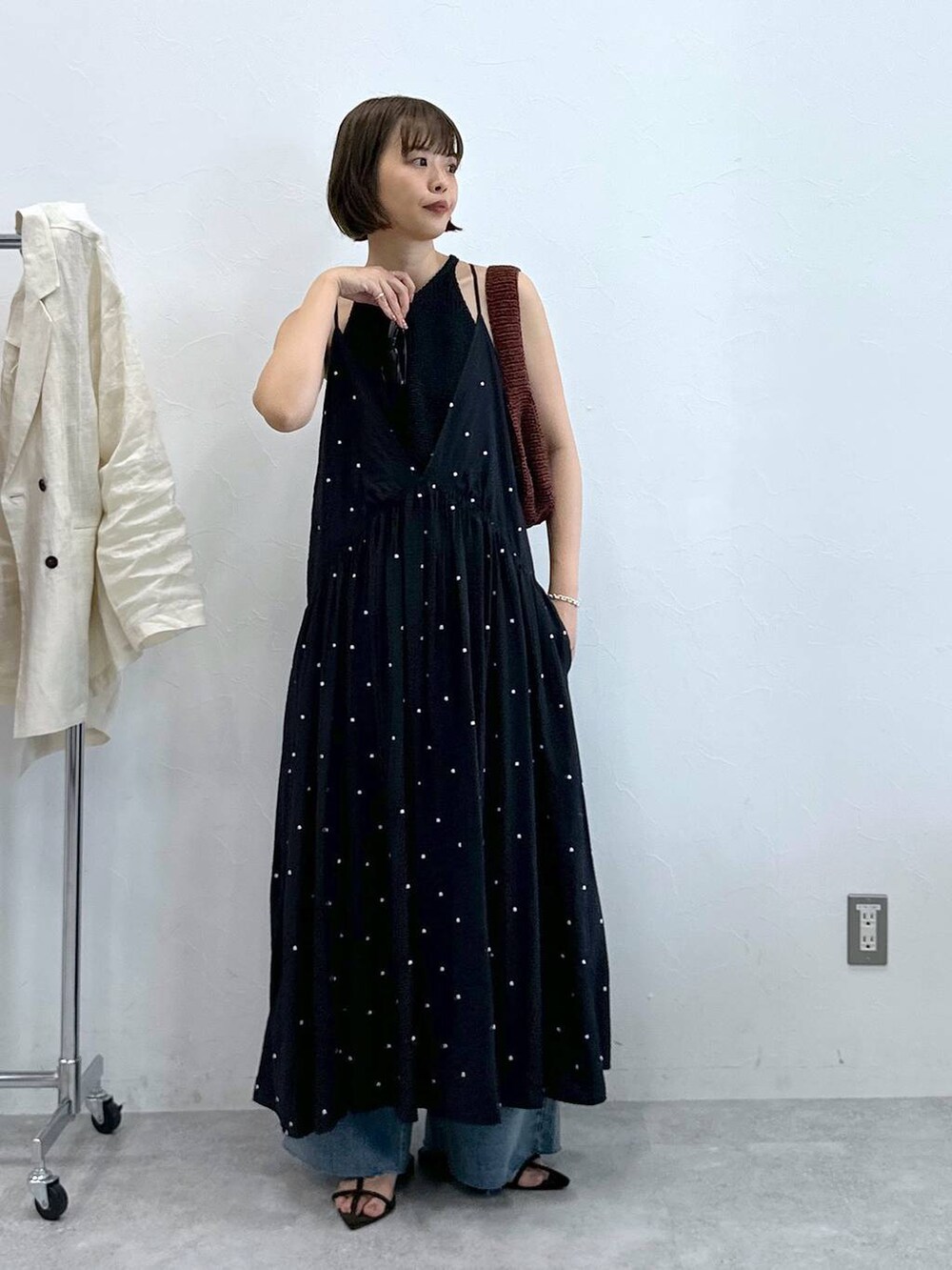 「apart by lowrys、ワンピース、高身長、ワントーン、カジュアル、テーマパーク、デート/ロマンティック、女子会、SNAP_apart by lowrys、セールミックスコーデ_apart by lowrys」｜「A part byのクロスフラットサンダル（サンダル、ブラウン系）」を使った、ａｉｋａさん（レディース・168cm）の夏コーディネートの5枚目の写真