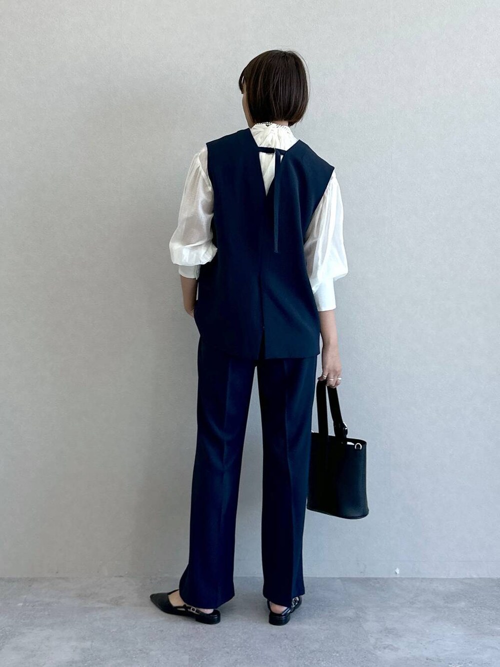 「高身長、ワントーン、カジュアル、デート/ロマンティック、女子会、SNAP_apart by lowrys、apart by lowrys、セットアップ、入学式・卒業式、ブラウス、結婚式2次会」｜「A part byの【セレモニー】ベスト＆フレアパンツセットアップ（パンツドレス、ブルー系）」を使った、ａｉｋａさん（レディース・168cm）の冬コーディネートの3枚目の写真