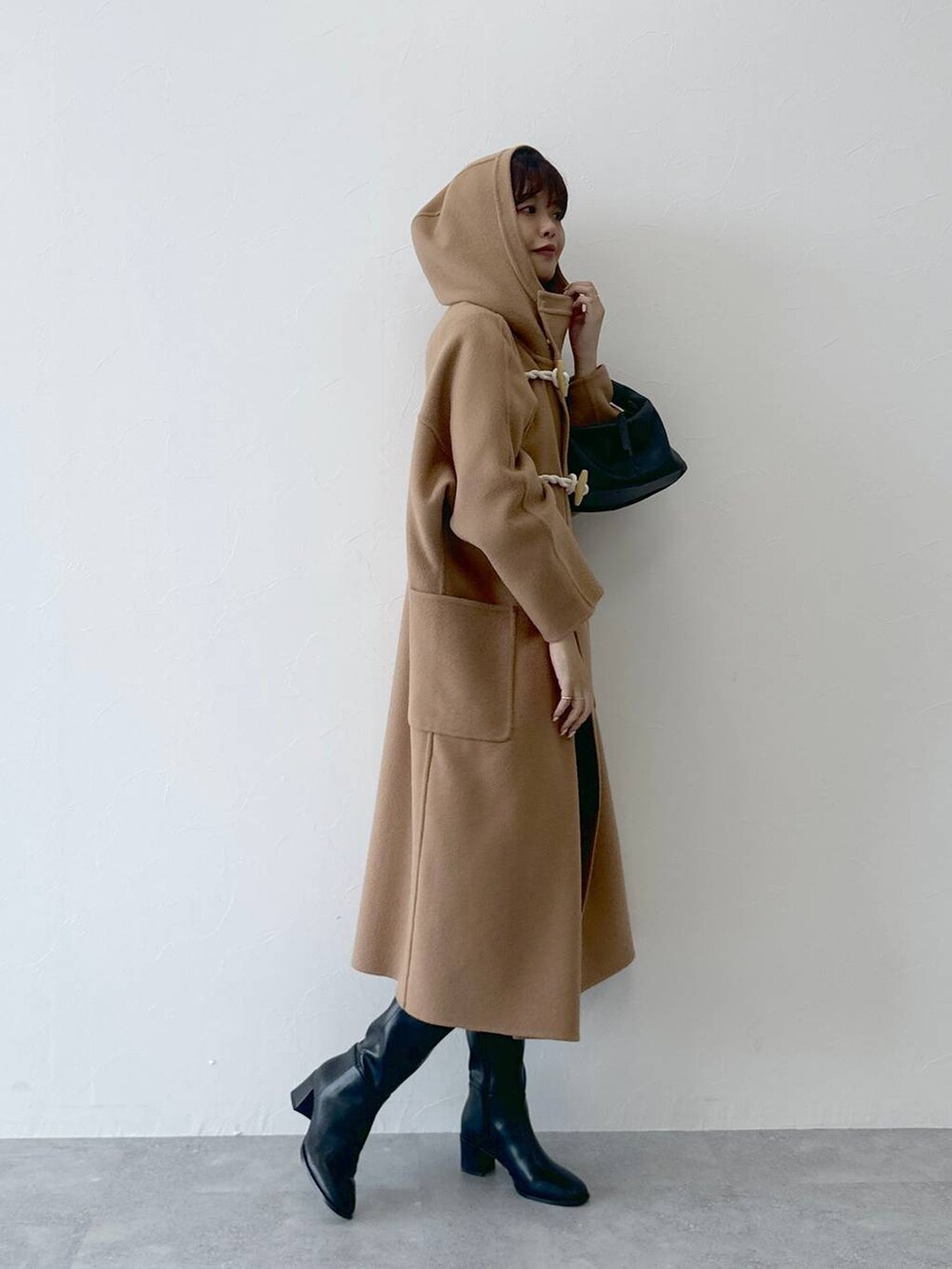 「高身長、ワントーン、カジュアル、コート、バッグ、テーマパーク、女子会、SNAP_apart by lowrys、apart by lowrys、ブーツ、デート/ロマンティック」｜「A part byのスーパ100ウールダッフルコート（ダッフルコート、ブラウン系）」を使った、ａｉｋａさん（レディース・168cm）の秋コーディネートの4枚目の写真