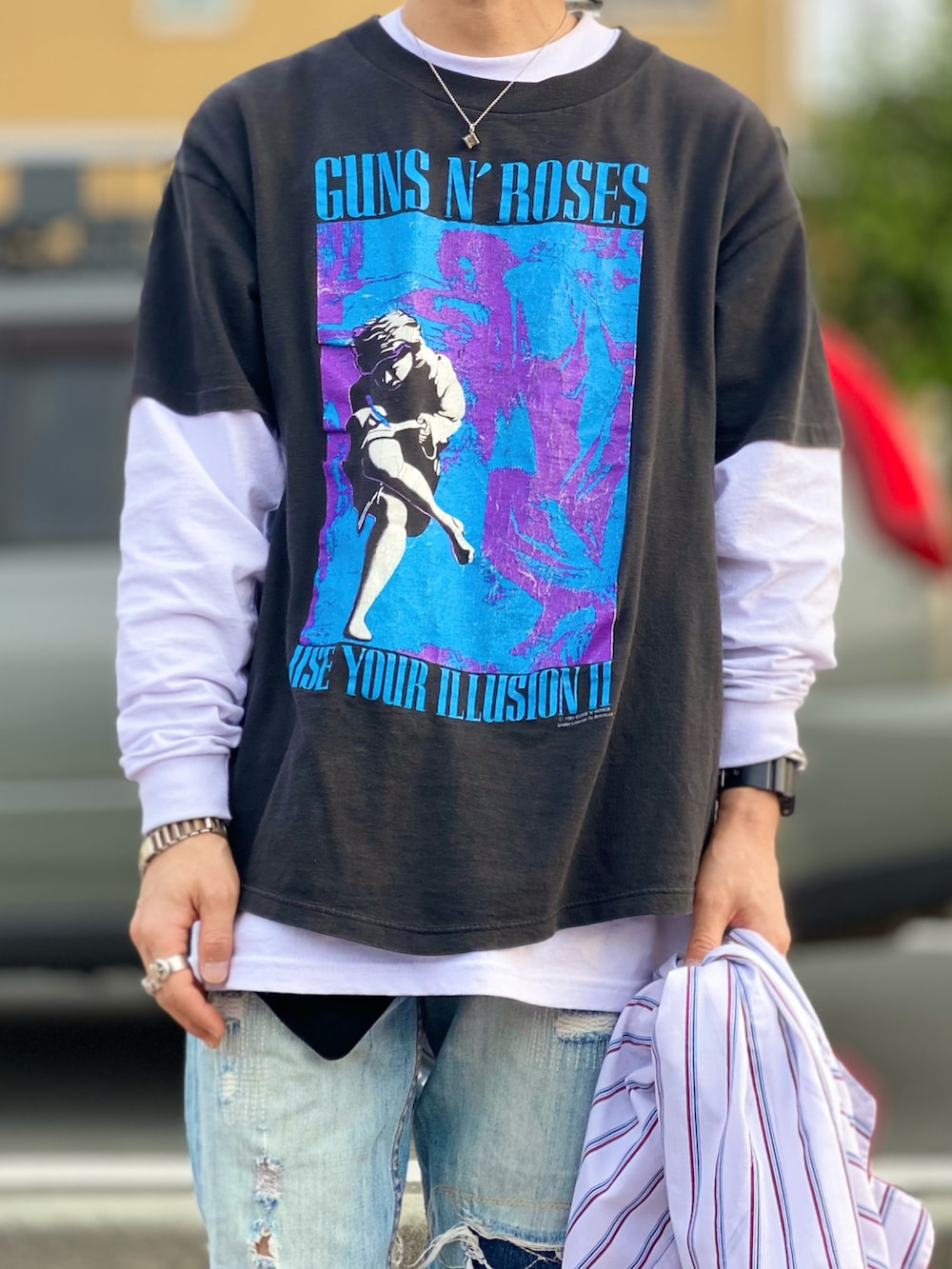 「バンドT、Tシャツ、古着MIX、柄シャツ、レイヤードスタイル、パジャマシャツ、シャツスタイル、デニムパンツ、VANS、古着好きな人と繋がりたい、vintage、ヴィンテージ、サングラス」｜「PRO CLUB の【PROCLUB/プロクラブ】Heavyweight Cotton Long Sleeve Crew Neck T-shirt 厚手　ロンTシャツ　無地　ユニセックス クルーネック（Tシャツ/カットソー、ホワイト系）」を使った、TogAさん（メンズ・165cm）の春コーディネートの3枚目の写真