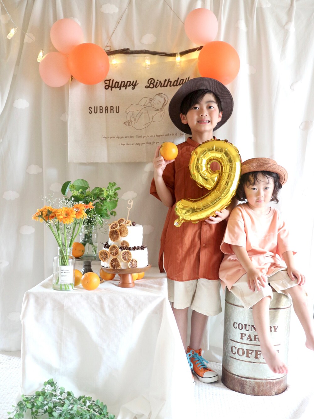 「誕生日、おめでとう！、オレンジ、ハーフパンツ、カンカン帽、夏コーデ、男の子、記念日コーデ」｜「LOWRYS FARMのドレスチュニックシャツ　956358（シャツ/ブラウス、オレンジ系）」を使った、Su,Um,Riさん（キッズ・120cm）の夏コーディネートの2枚目の写真