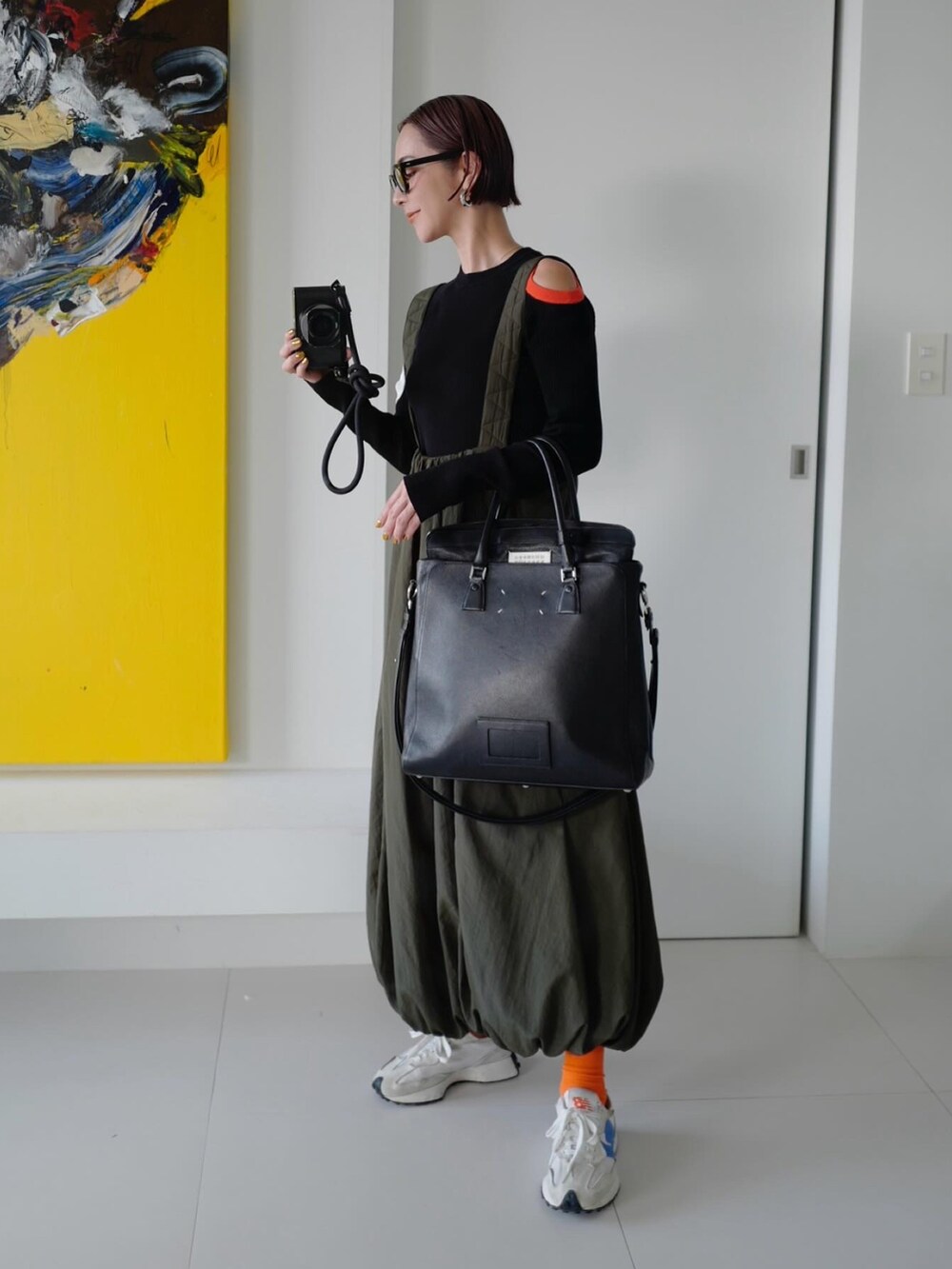 荻原桃子｜Maison Margielaのショルダーバッグを使ったコーディネート