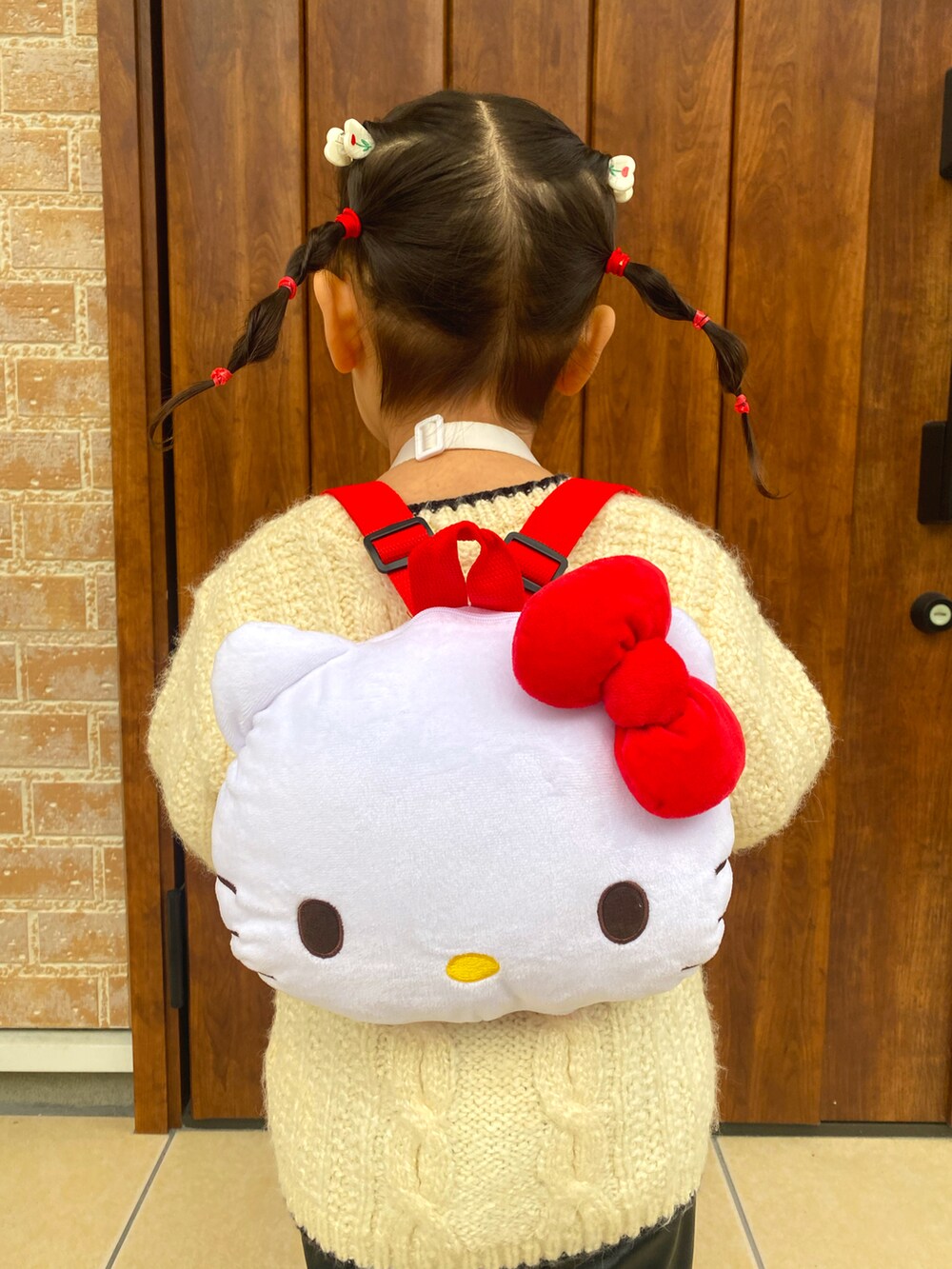 「ニット、2歳、シンプルコーデ、古着、レザー」｜「ZARA KIDSのアイテム（ニット/セーター、ホワイト系）」を使った、kohareさん（キッズ・90cm）の冬コーディネートの2枚目の写真