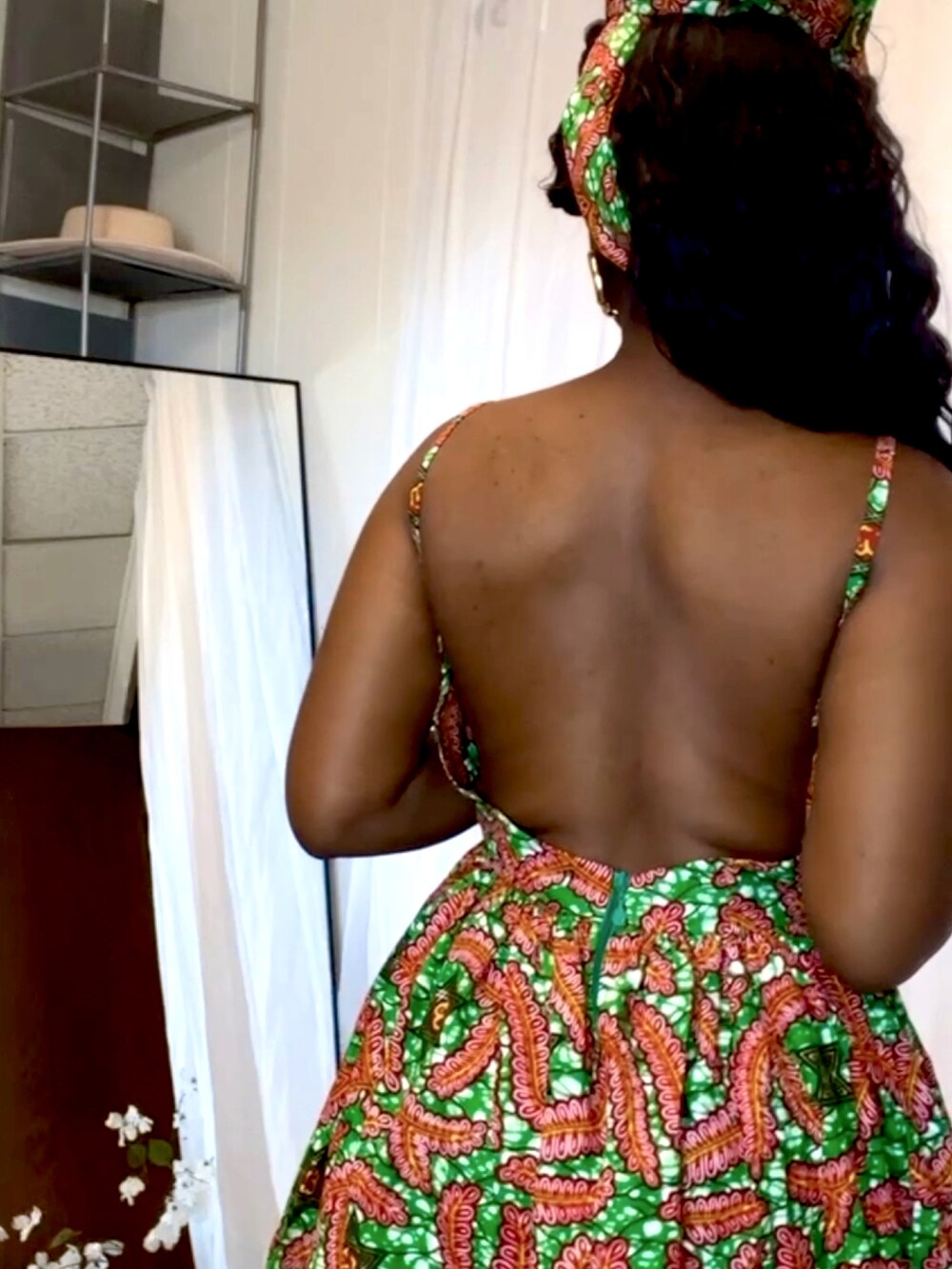 その他のドレスを着用したレディースの春コーディネートの2枚目の写真