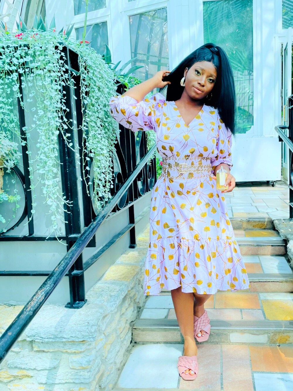 その他のドレスを着用したレディースの秋コーディネートの4枚目の写真