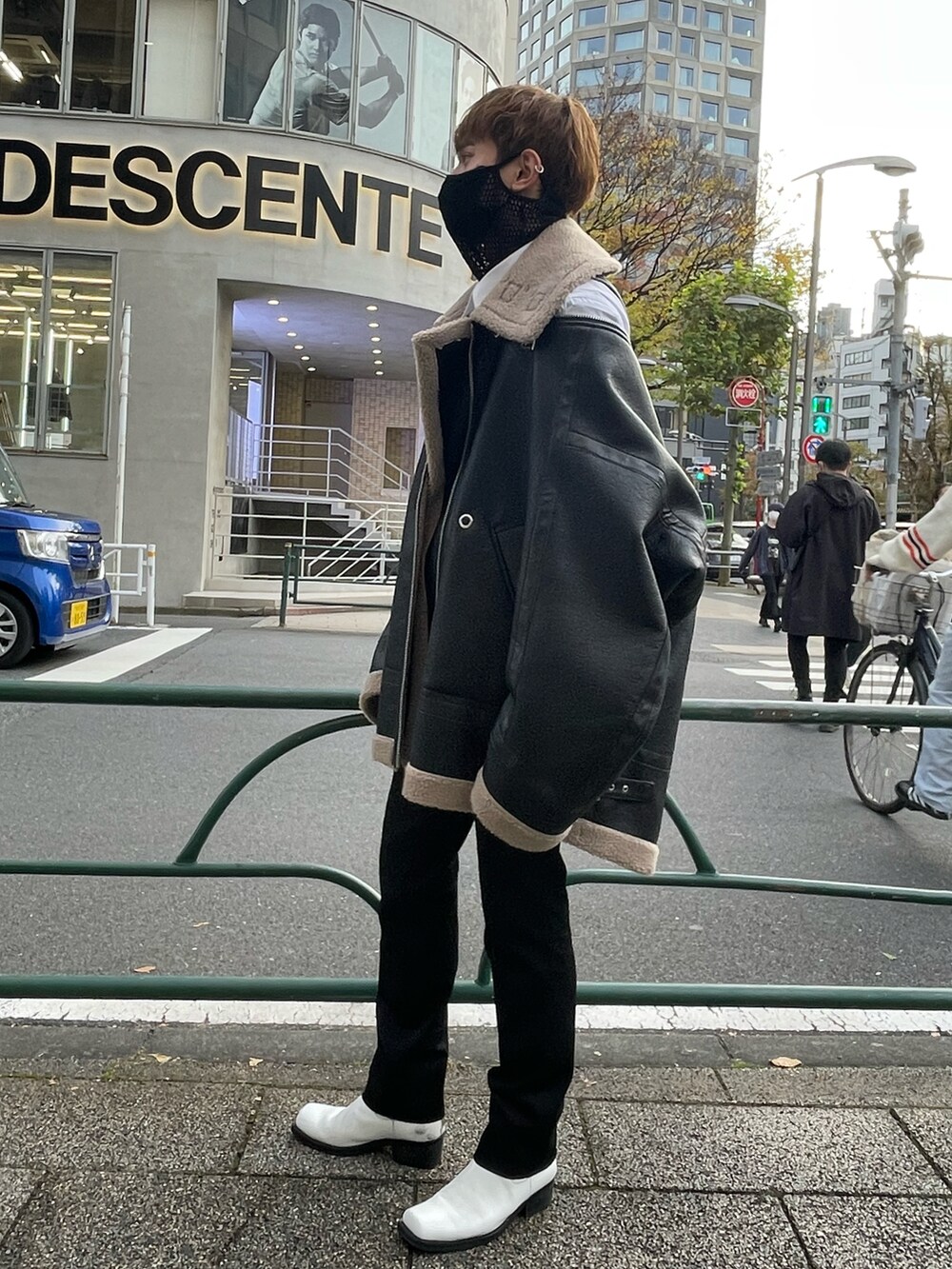 その他のジャケット/アウターを着用したメンズの秋コーディネートの2枚目の写真