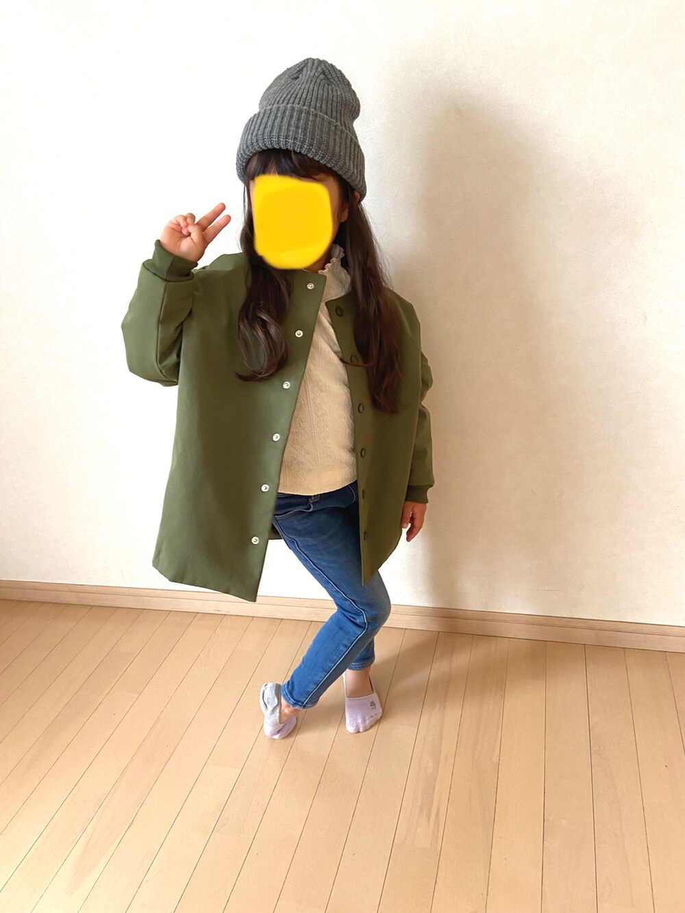 「ビッグシルエット」｜「antiquaのBIGシルエットアウター（ブルゾン、グリーン系）」を使った、ともさん（キッズ・110cm）の秋コーディネートの2枚目の写真
