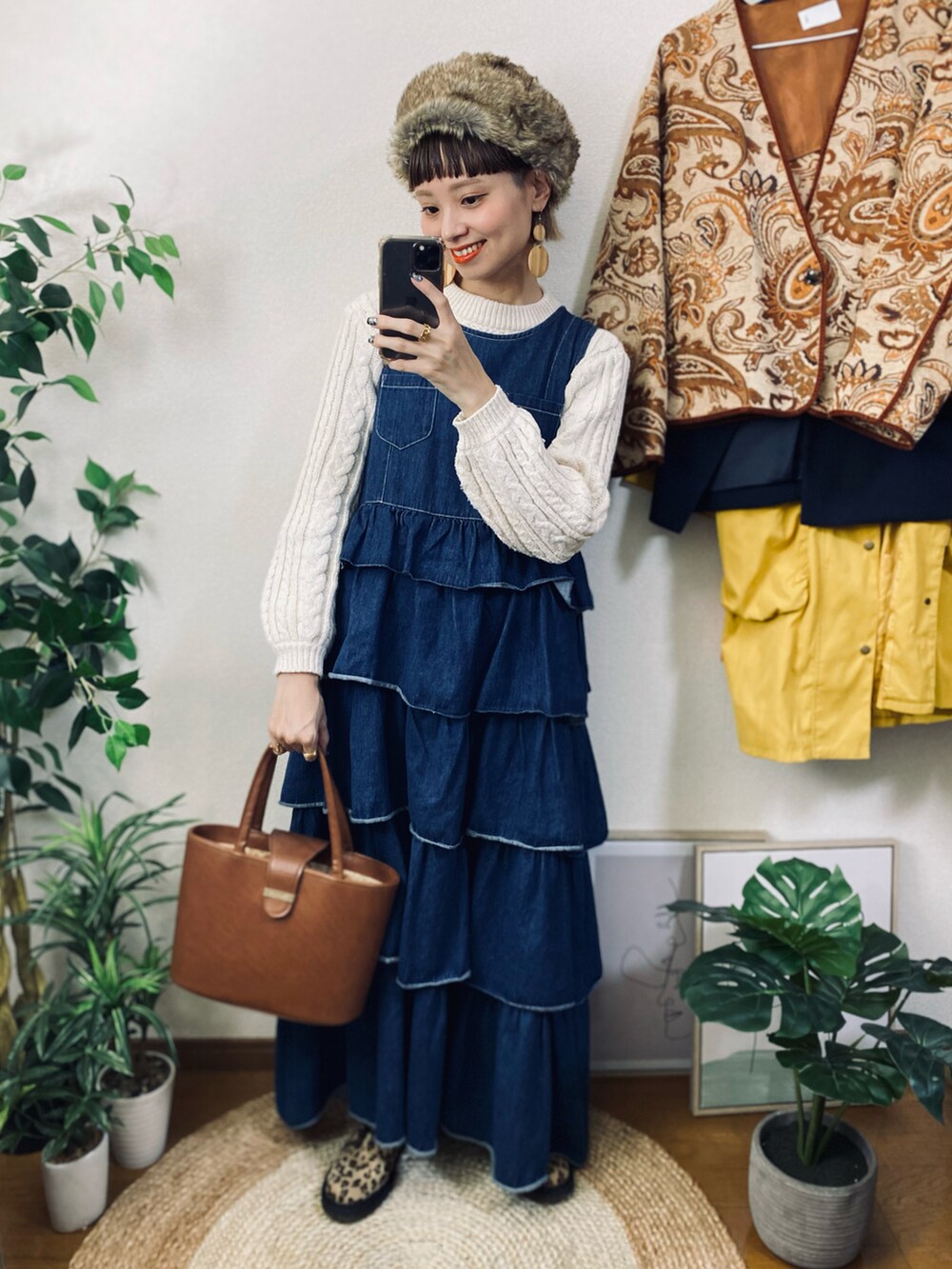 「新星WEARISTAにエントリー、マイベストコーデ2023、冬コーデ、クリスマスに着たい服、休日スタイル、お出かけコーデ、ビッグシルエット、プチプラ、ファー小物、冬アウター、コート、キルティング、デニム、ワンピース、Dr.Martens」｜「Sense of GraceのSense of Grace/センスオブグレイス　CURRO WATCH（ハット、ベージュ系）」を使った、moratoriamu.さん（レディース・155cm）の冬コーディネートの2枚目の写真