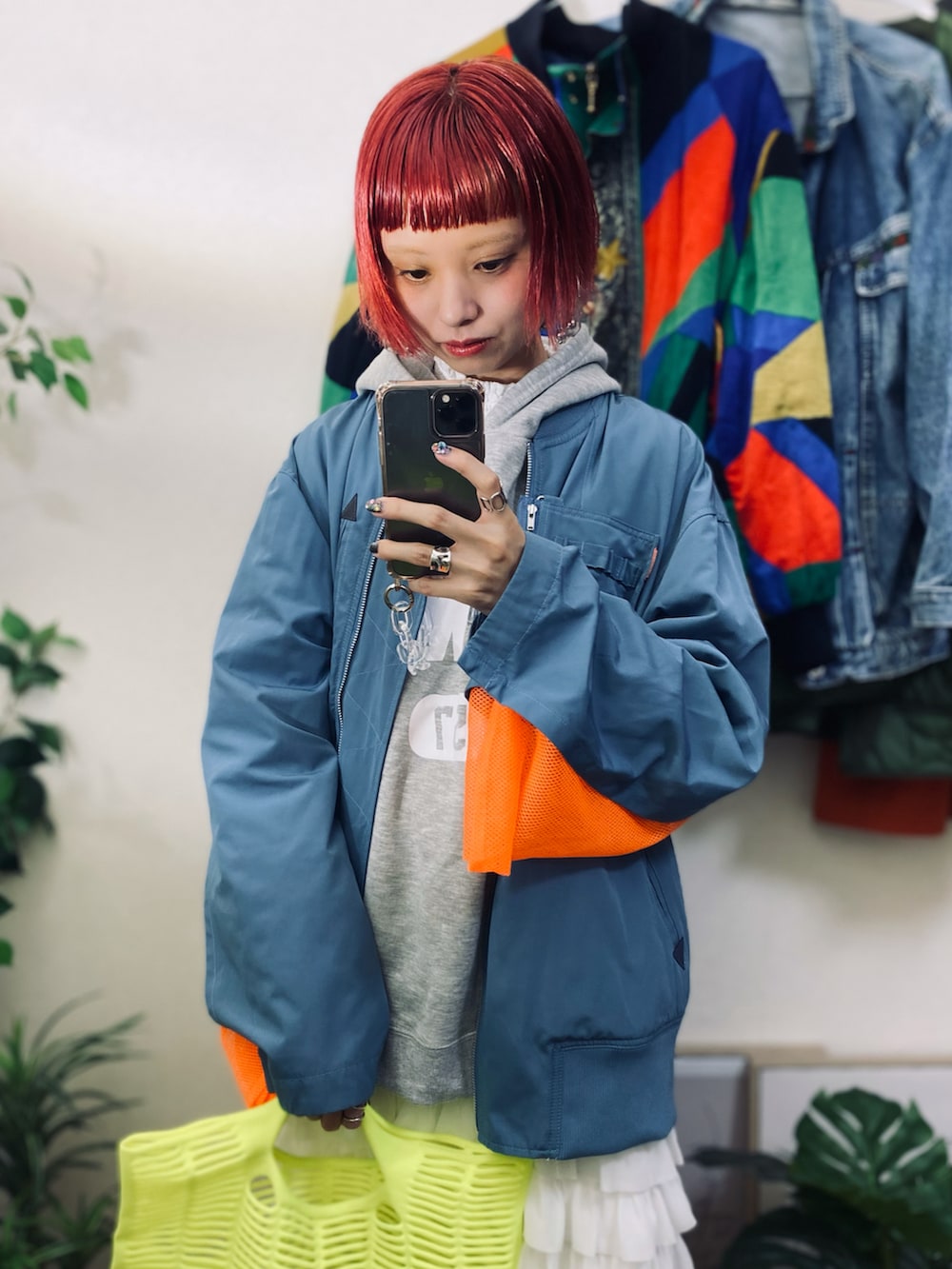 「今日のコスメと服、休日スタイル、お出かけコーデ、古着MIX、スポーツミックス、モード、ストリート、ビッグシルエット、淡色コーデ、パーカー、スウェット、スニーカー、厚底シューズ、NIKE、トートバッグ」｜「.ENDRECHERI.のBACKPACK JACKET（ブルゾン、ブルー系）」を使った、moratoriamu.さん（レディース・155cm）の秋コーディネートの3枚目の写真