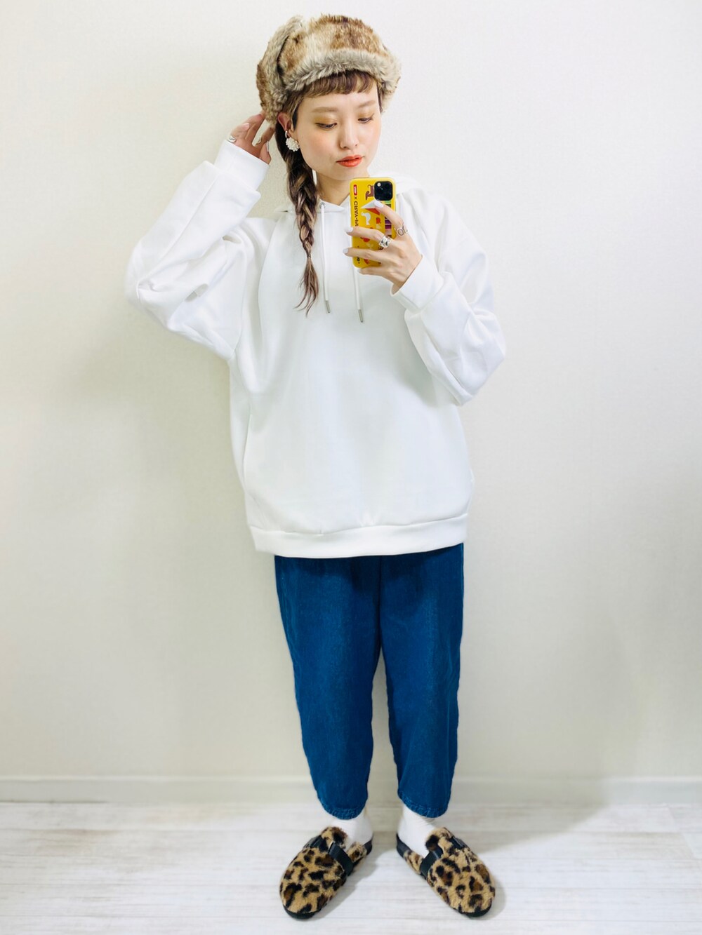 「休日スタイル、シンプルコーデ、ストリート、ビッグシルエット、GU、プチプラ、フライトキャップ、低身長、キルティングジャケット、パーカー、デニム」｜「CIAOPANIC TYPYのフライトハット（ハット、グリーン系）」を使った、moratoriamu.さん（レディース・155cm）の春コーディネートの2枚目の写真