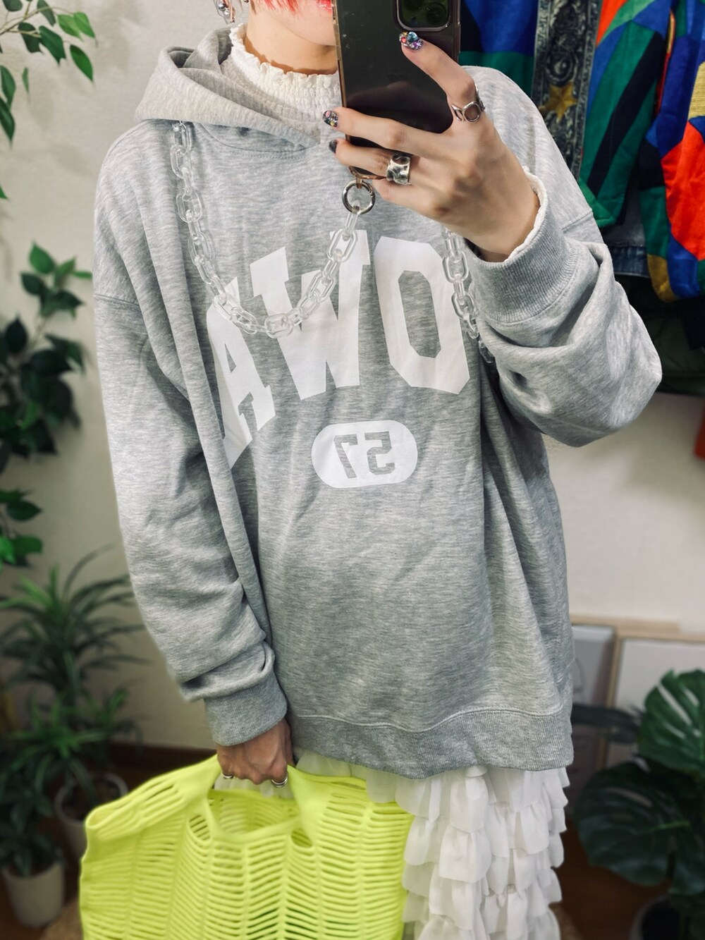 「今日のコスメと服、休日スタイル、お出かけコーデ、古着MIX、スポーツミックス、モード、ストリート、ビッグシルエット、淡色コーデ、パーカー、スウェット、スニーカー、厚底シューズ、NIKE、トートバッグ」｜「.ENDRECHERI.のBACKPACK JACKET（ブルゾン、ブルー系）」を使った、moratoriamu.さん（レディース・155cm）の秋コーディネートの4枚目の写真