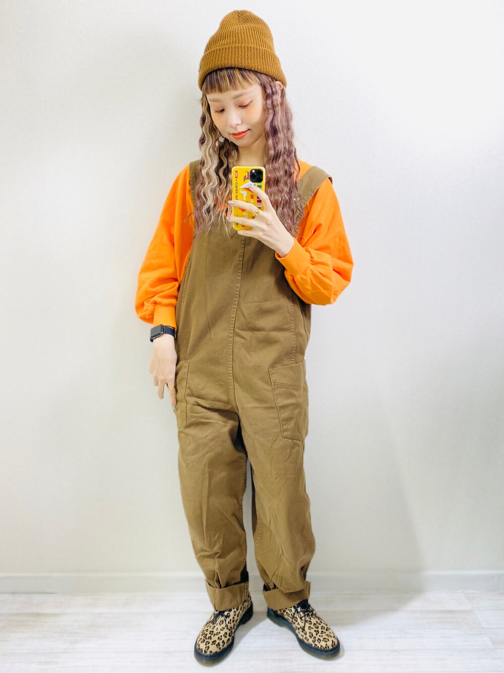 「春コーデ、休日スタイル、シンプルコーデ、ストリート、ビッグシルエット、レオパード、barbour、ZARA、プチプラ、低身長、ニット帽、スウェット、サロペット、ローファー、Dr.Martens」｜「niko and...のオリジナルカラーニットワッチ（ニットキャップ/ビーニー、ブラウン系）」を使った、moratoriamu.さん（レディース・155cm）の春コーディネートの2枚目の写真