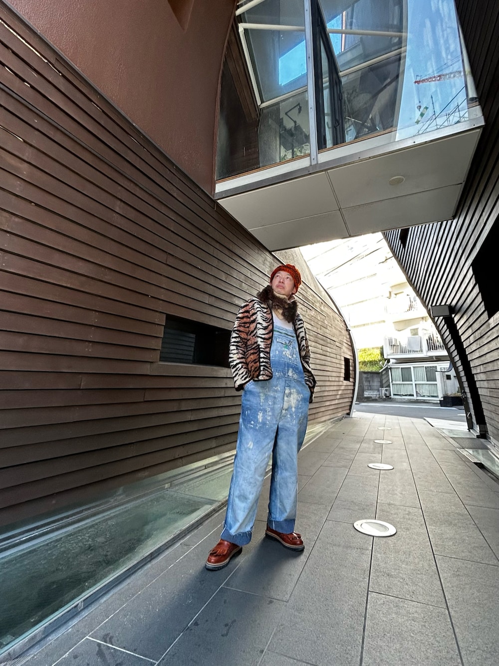 ブルー系のつなぎ/オールインワン、その他のその他アウターを着用したメンズの冬コーディネートの4枚目の写真