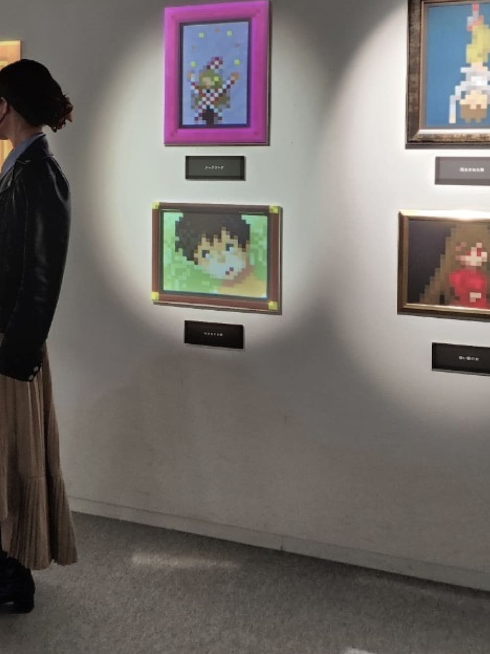 「ゲルテナ展、美術館コーデ、ロングスカート、シャツスタイル」｜「Fashion Letterのエコレザー ダブルライダースジャケット ライトアウター（ライダースジャケット、ブラック系）」を使った、むぎちゃんさん（レディース・163cm）の春コーディネートの4枚目の写真