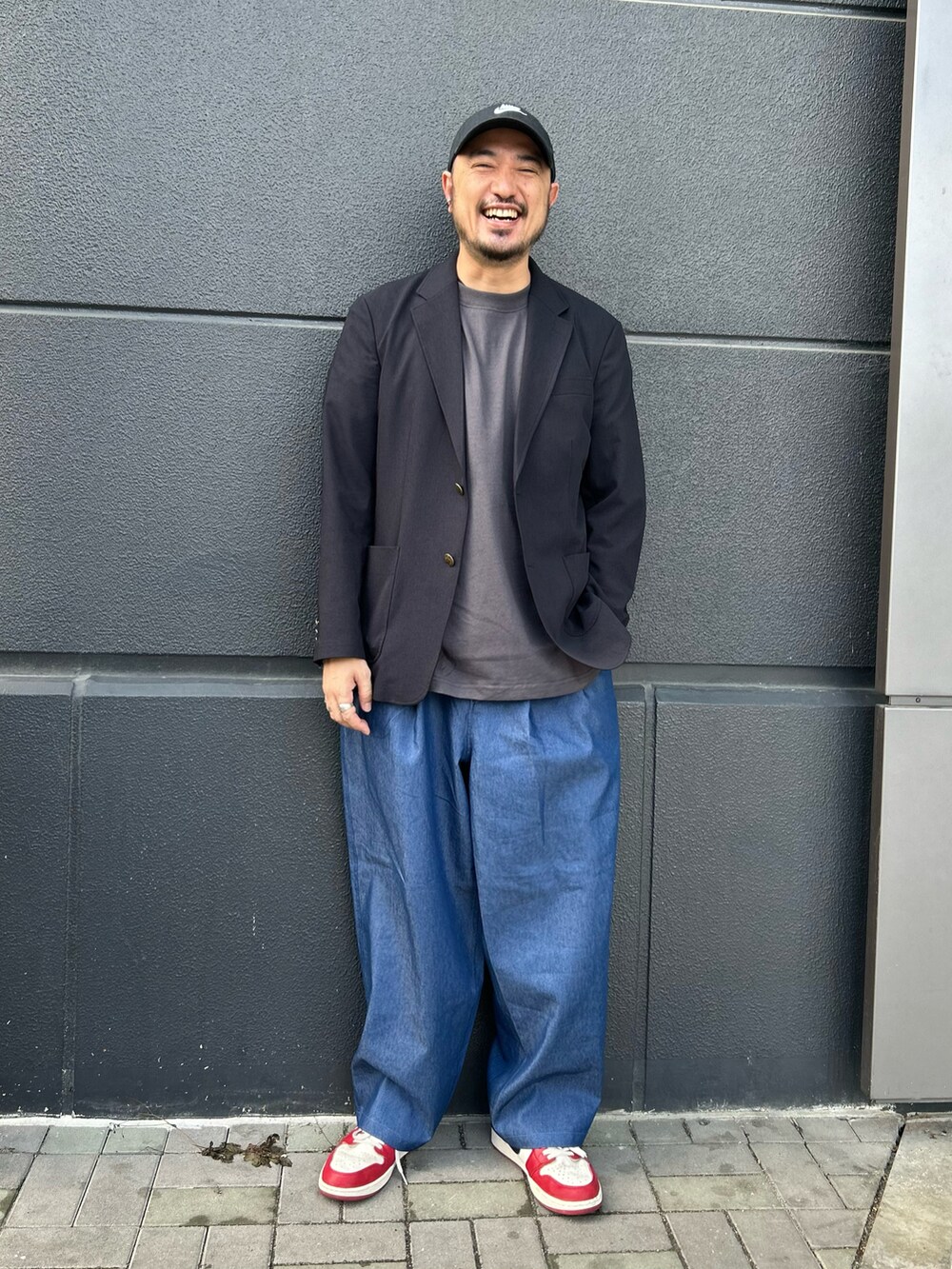 「カジュアルコーデ、メンズファッション、デニム、シンプルコーデ、ビッグシルエット、きれいめカジュアル、キャップ」｜「CIAOPANIC TYPYのUSAコットンハーフスリーブTee（Tシャツ/カットソー、グレー系）」を使った、Yusuke Tanakaさん（メンズ・173cm）の夏コーディネートの2枚目の写真