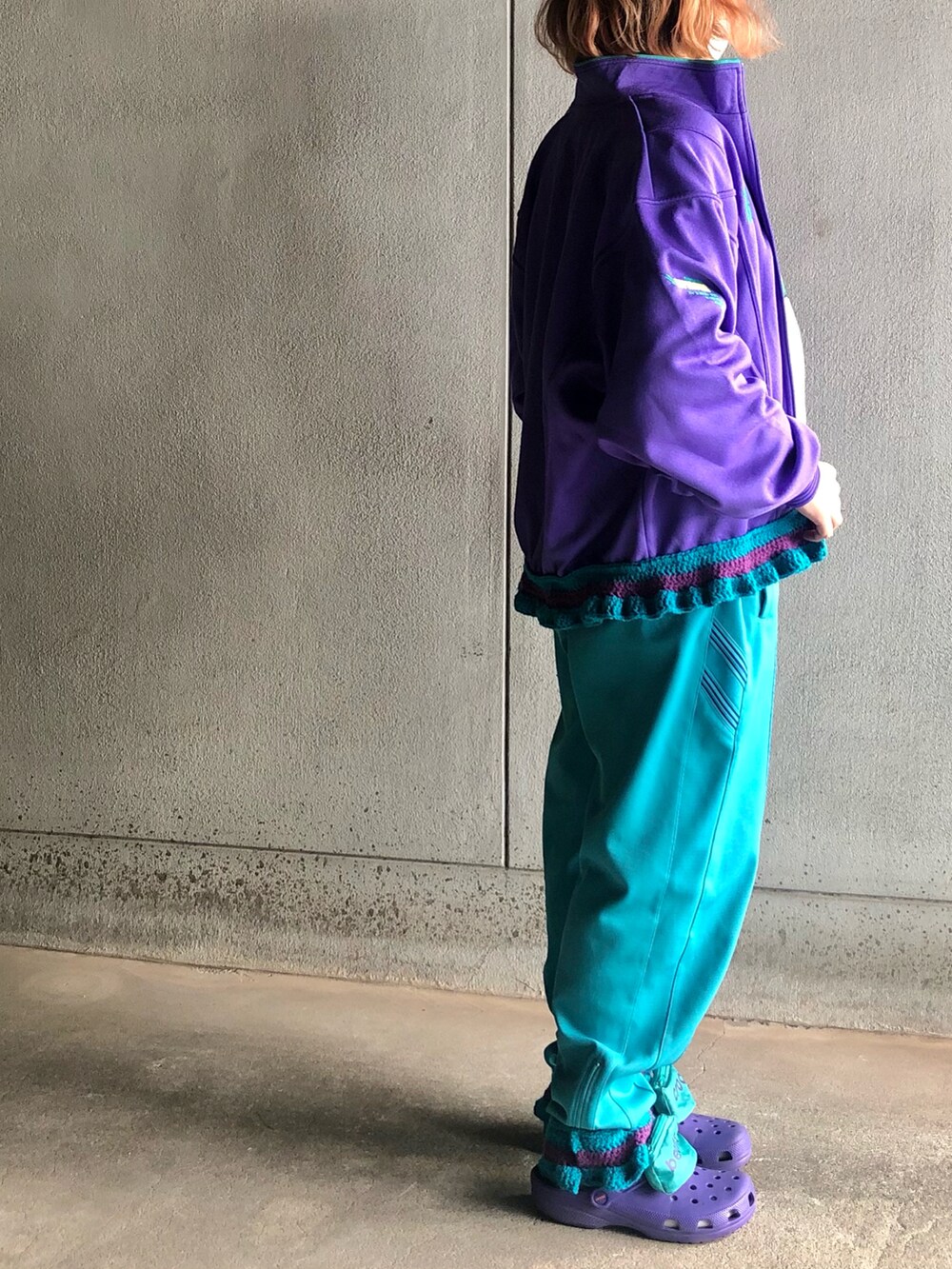 「ジャージ、スポーツミックス、古着MIX、トラックパンツ、トラックジャケット、セットアップ風、クロックス、ziploc、アクロンリメイク✂️、AKURONREMAKEfeatRabbit」|「Ray BEAMSのアイテム(スウェット、ホワイト系)」を使った、アクロン🚛🎶さん(レディース・164cm)の秋コーディネートの2枚目の写真