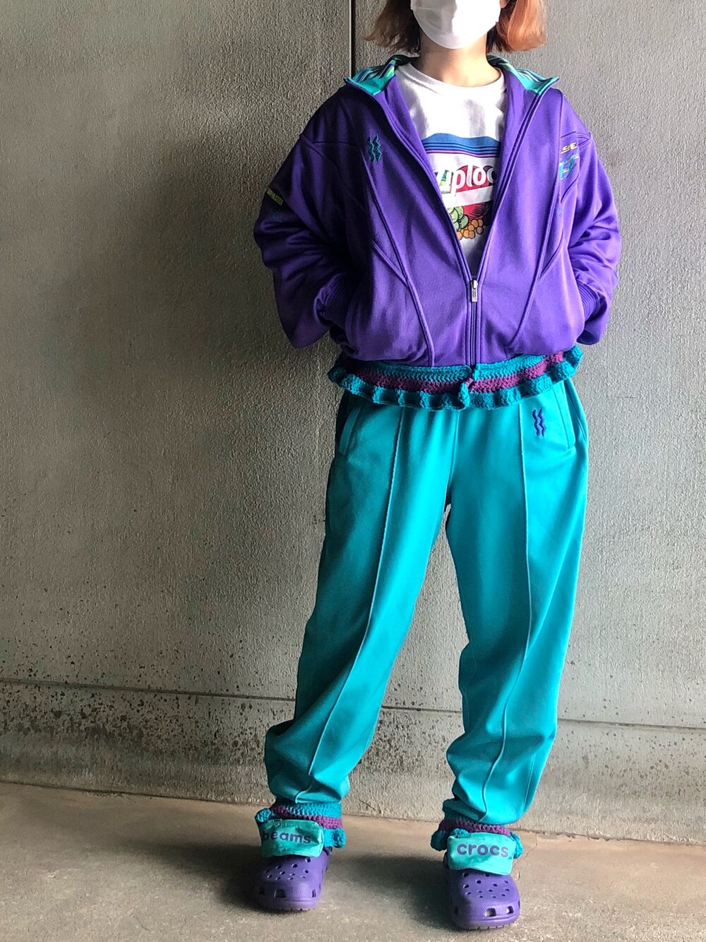 「ジャージ、スポーツミックス、古着MIX、トラックパンツ、トラックジャケット、セットアップ風、クロックス、ziploc、アクロンリメイク✂️、AKURONREMAKEfeatRabbit」|「Ray BEAMSのアイテム(スウェット、ホワイト系)」を使った、アクロン🚛🎶さん(レディース・164cm)の秋コーディネートの4枚目の写真