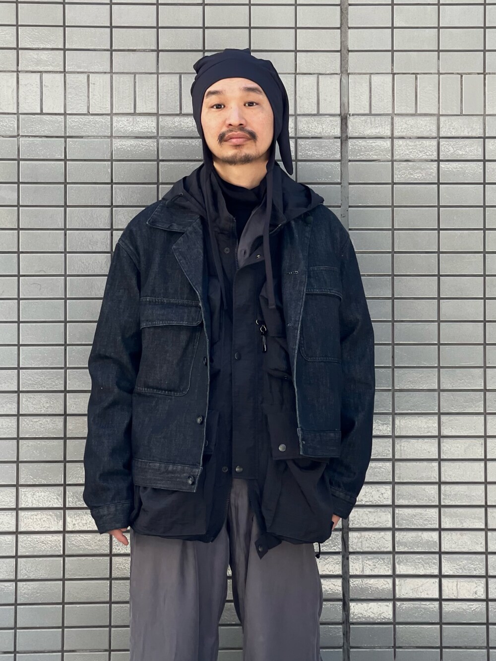 「yoke、TOIRONIER、SALOMON、sunsea」｜「ToironierのToironier/トワロニエ/Denim G-Jacket（デニムジャケット、ブラック系）」を使った、武士俣  淳(GARDEN 渋谷)さん（メンズ・163cm）の春コーディネートの3枚目の写真