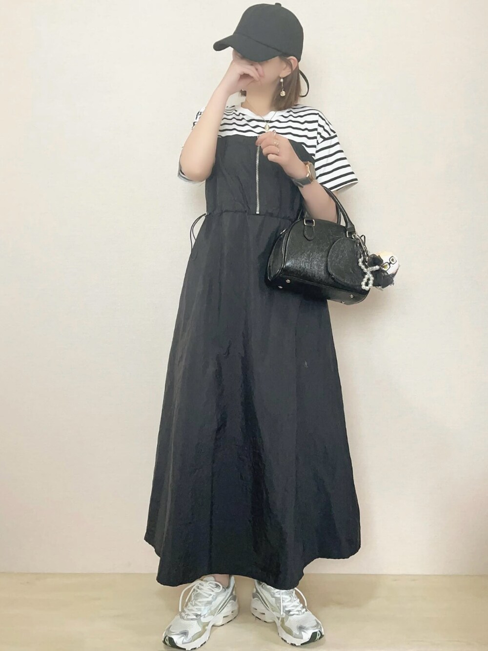「キャップ、ジーラ、GeeRA、PRADA、ママコーデ、プチプラ、低身長、低身長コーデ」｜「GeeRAのハーフジップビスチェドッキングワンピース（ワンピース、ホワイト系）」を使った、さにぃ。さん（レディース・153cm）の春コーディネートの2枚目の写真