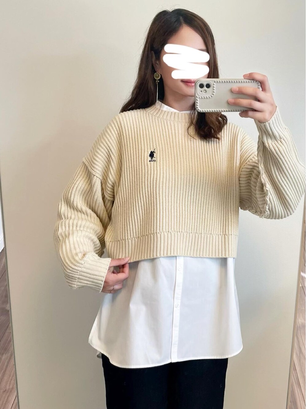 「シンプルコーデ、高身長女子、秋冬コーデ、デニム」｜「U.S. POLO ASSN.のU.S. POLO ASSN./ユーエスポロアッスン 別注ワンポイント刺繍ショートニット（ニット/セーター、ホワイト系）」を使った、yuna2912さん（レディース・171cm）の秋コーディネートの3枚目の写真