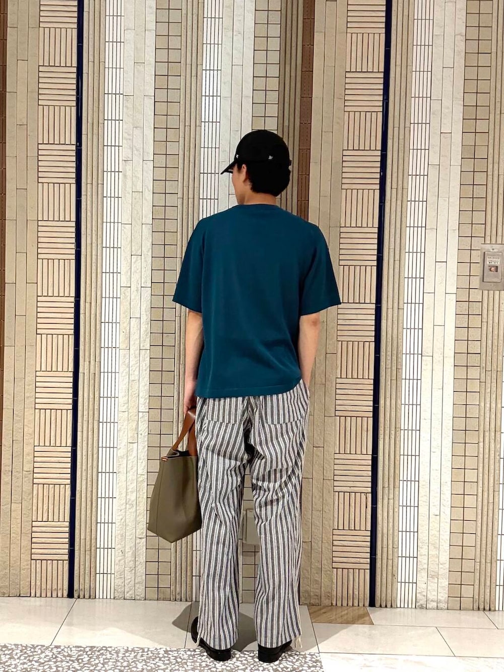 「旅行コーデ、暑い、ここでしか手に入らない別注アイテム、私のイチ押しブランド、夏カラーコーデ、一枚で決まるtシャツ、私が選ぶセールアイテム25ss」｜「crepusculeの『別注』crepuscule×UR　Washi Knit Short-Sleeve T-shirts（ニット/セーター、グリーン系）」を使った、moo__se02さん（メンズ・175cm）の夏コーディネートの3枚目の写真