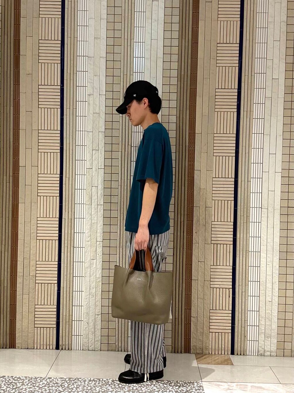「旅行コーデ、暑い、ここでしか手に入らない別注アイテム、私のイチ押しブランド、夏カラーコーデ、一枚で決まるtシャツ、私が選ぶセールアイテム25ss」｜「crepusculeの『別注』crepuscule×UR　Washi Knit Short-Sleeve T-shirts（ニット/セーター、グリーン系）」を使った、moo__se02さん（メンズ・175cm）の夏コーディネートの2枚目の写真