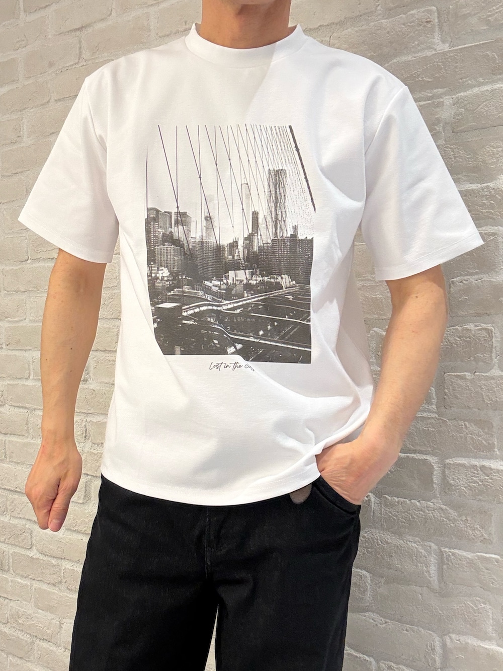 イエロー系のシャツ/ブラウス、その他のTシャツ/カットソーを着用したメンズの春コーディネートの3枚目の写真