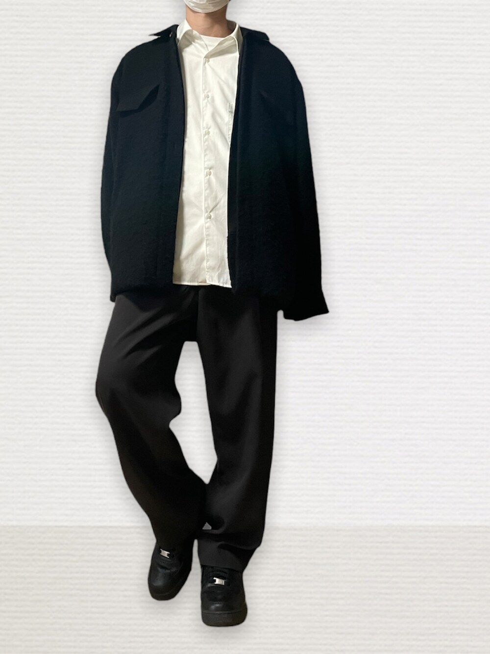 「シンプルコーデ、CPOジャケット、シャツスタイル、スラックス、スニーカー、stein、WYM、remer、NIKE」｜「WYM LIDNMの【WYM LIDNM】TENCEL RELAX WIDE SHIRT（シャツ/ブラウス、ホワイト系）」を使った、htkさん（メンズ・169cm）の春コーディネートの4枚目の写真