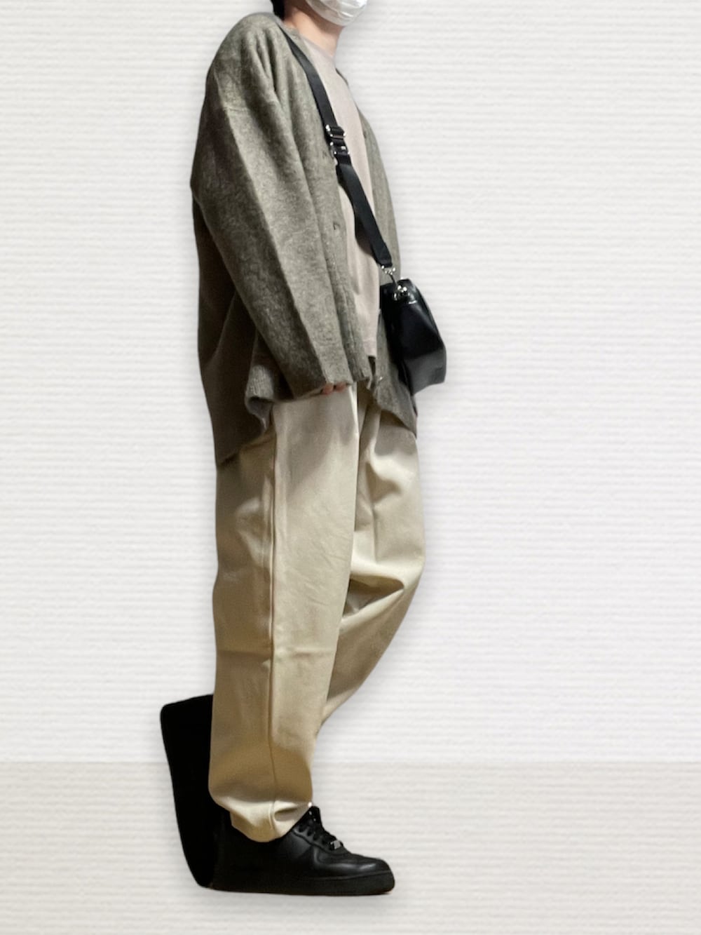 「シンプルコーデ、カーディガン、ロンT、バルーンパンツ、スニーカー、remer、CLEL、GU、NIKE」｜「remerのloose basic mohair cardigan / ルーズベーシックモヘア混カーディガン（カーディガン/ボレロ、グレー系）」を使った、htkさん（メンズ・169cm）の春コーディネートの2枚目の写真