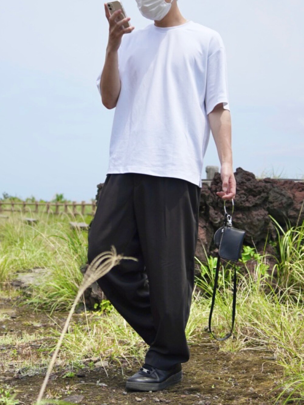「シンプルコーデ、Tシャツ、スラックス、スニーカー、GU、WYM、NIKE、maisonspecial、春夏コーデ」｜「GUのアイテム（Tシャツ/カットソー、ホワイト系）」を使った、htkさん（メンズ・169cm）の春コーディネートの2枚目の写真