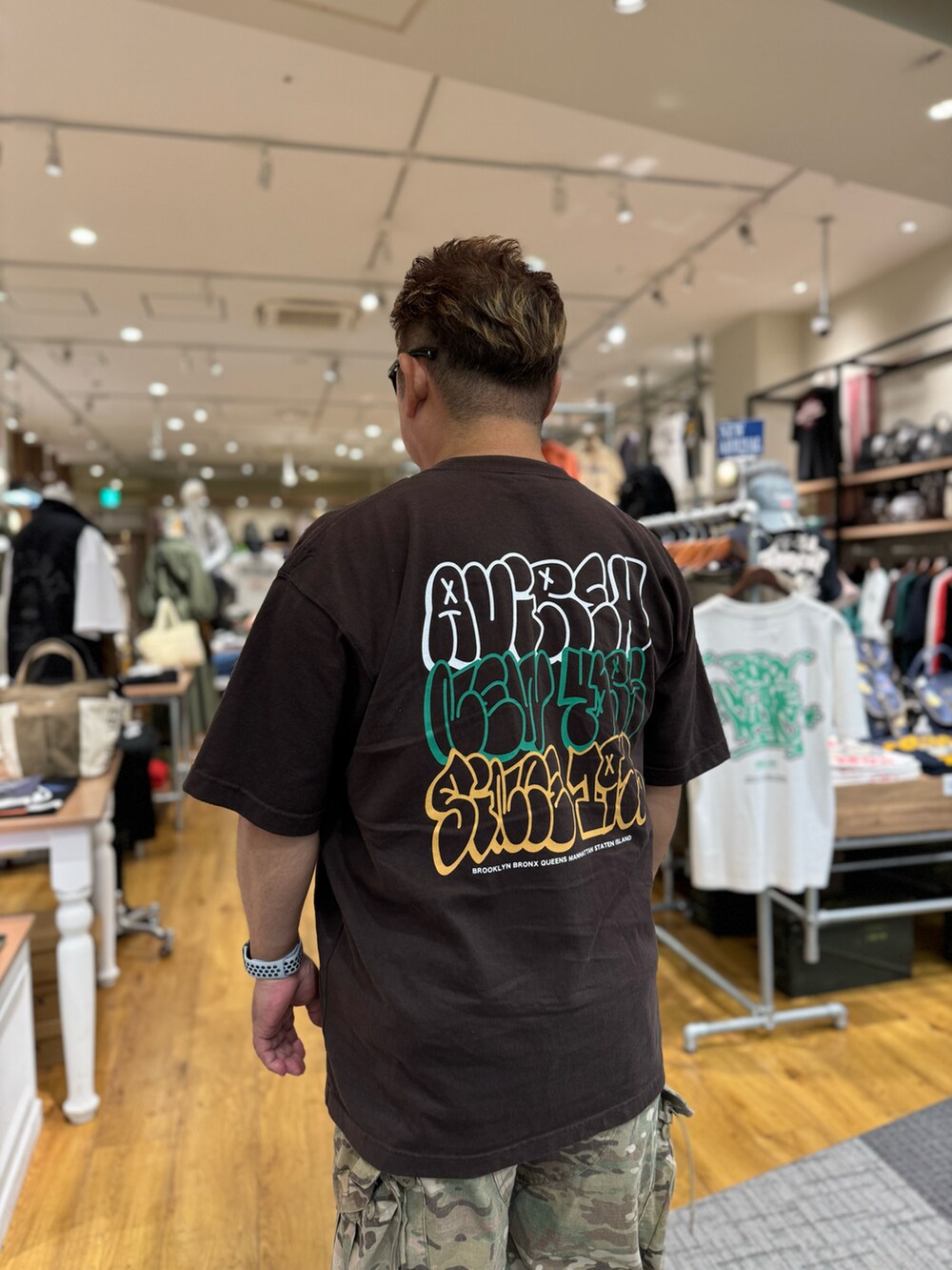 「AVIREXのGRAFFITI AVIREX T-SHIRT / グラフィティ アヴィレックス Tシャツ（Tシャツ/カットソー、ブラウン系）」を使った、sasan723さん（メンズ・162cm）の夏コーディネートの2枚目の写真